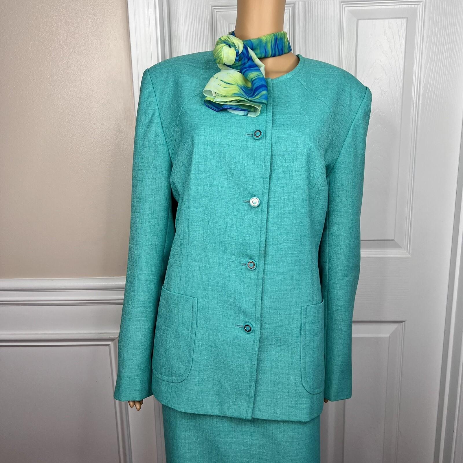 Liz Claiborne Women Polyester Skirt Suit Scarf Size 18 Green Collarless 3PC