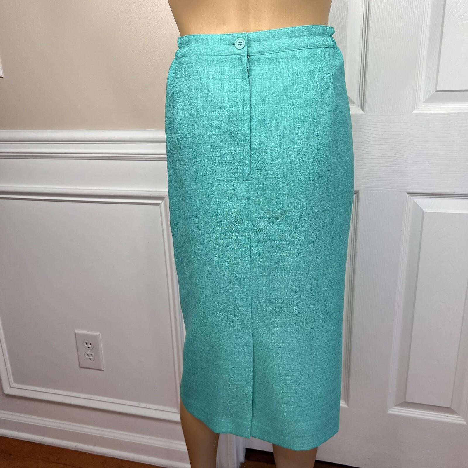 Liz Claiborne Women Polyester Skirt Suit Scarf Size 18 Green Collarless 3PC