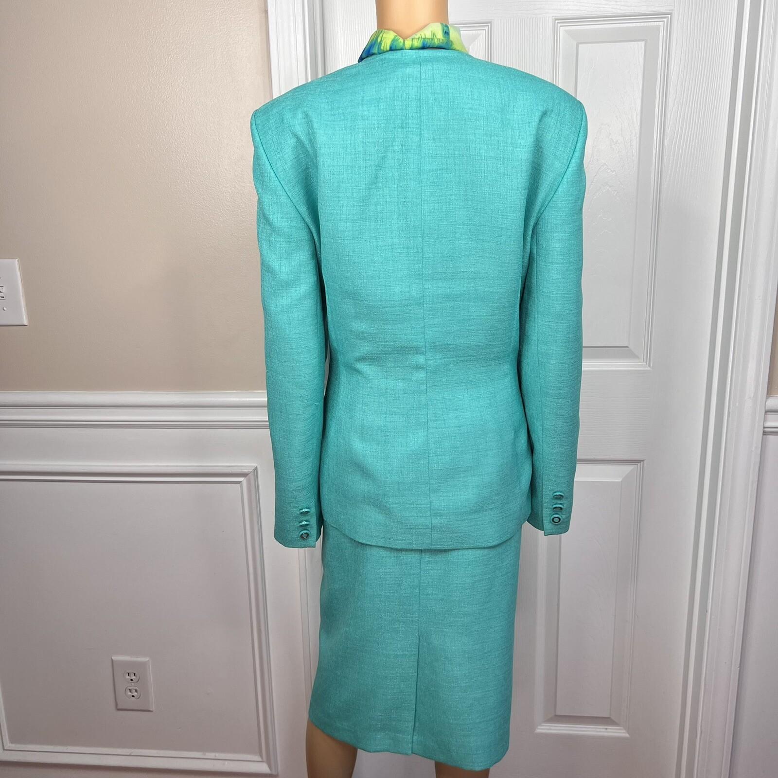 Liz Claiborne Women Polyester Skirt Suit Scarf Size 18 Green Collarless 3PC