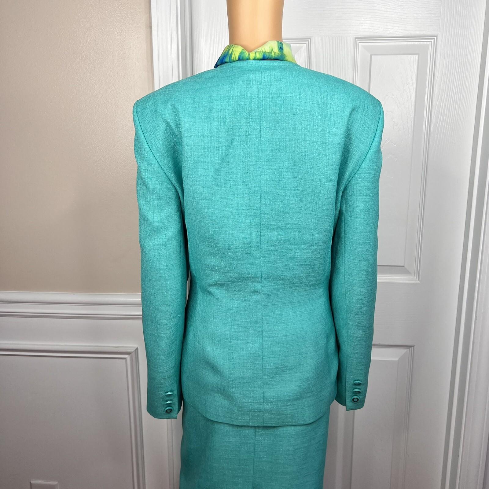 Liz Claiborne Women Polyester Skirt Suit Scarf Size 18 Green Collarless 3PC