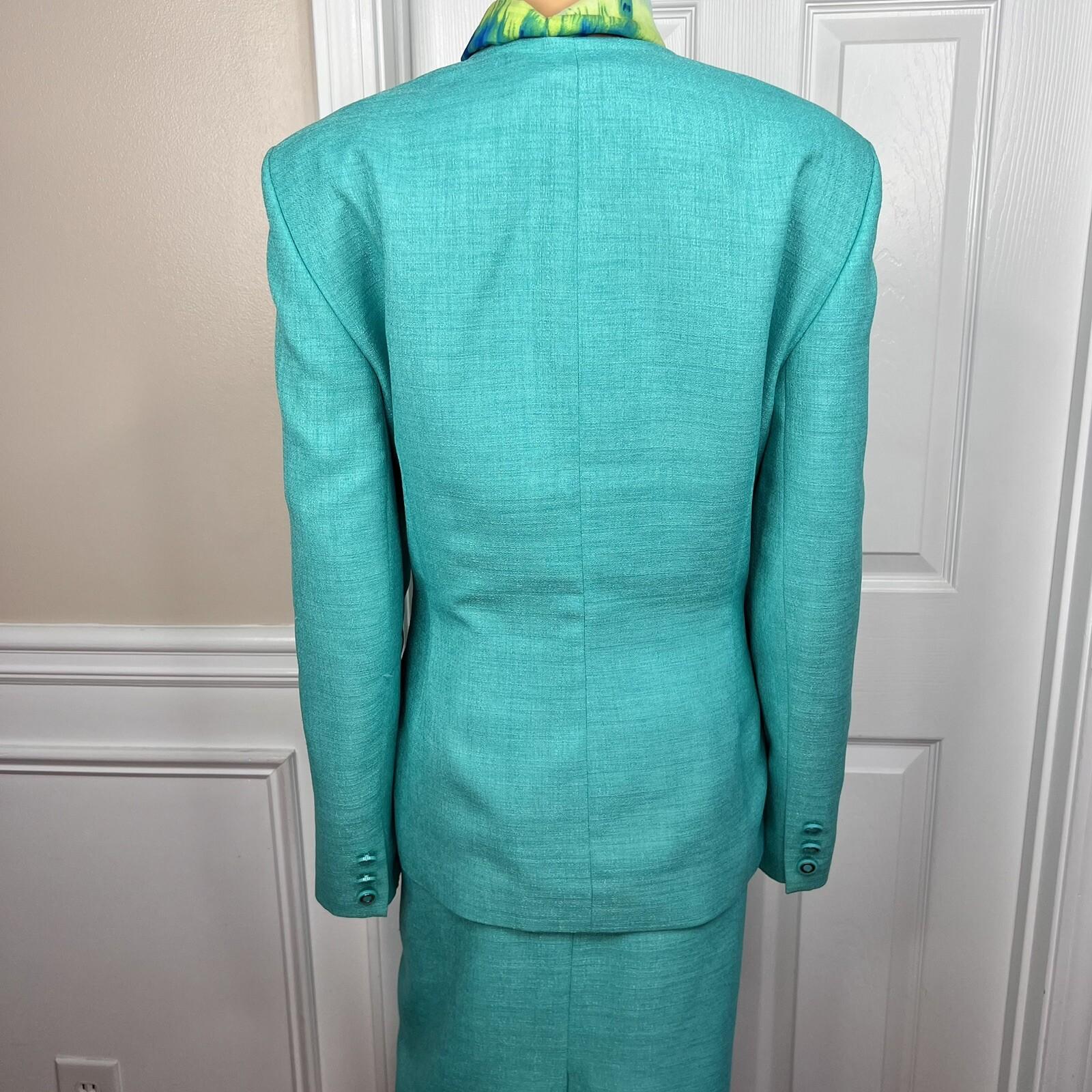 Liz Claiborne Women Polyester Skirt Suit Scarf Size 18 Green Collarless 3PC
