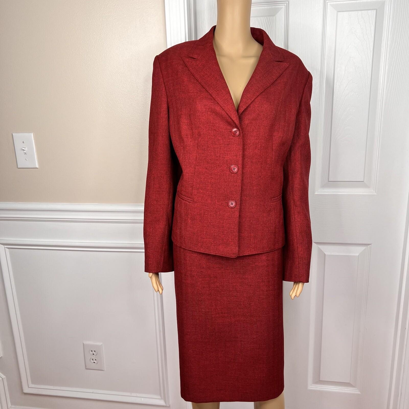 Suit Studio Women Polyester Skirt Suit Size 18 Red Lined Peak Collar 2PC