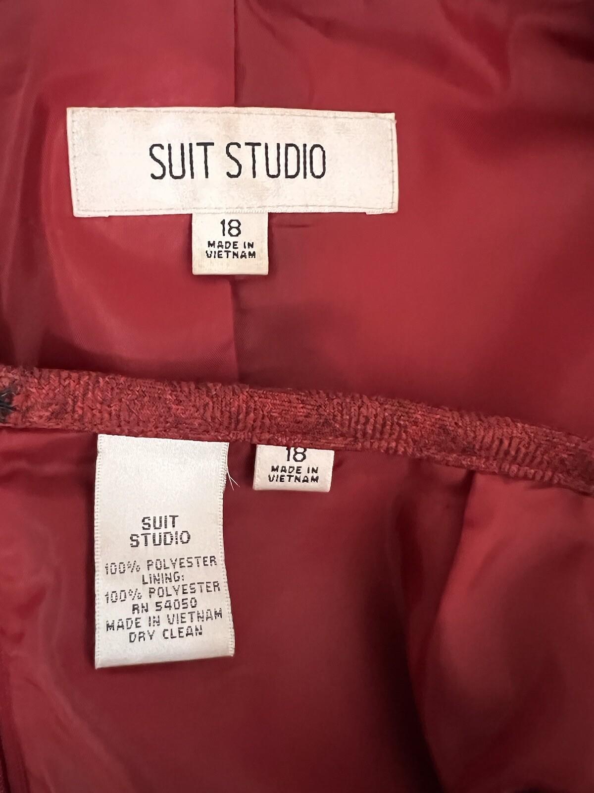 Suit Studio Women Polyester Skirt Suit Size 18 Red Lined Peak Collar 2PC