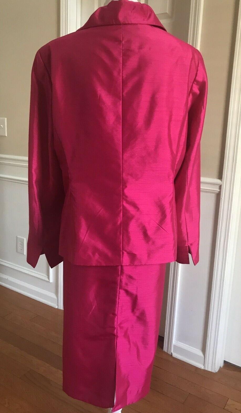 10-8514.jpg New LARRY LEVINE 2PC India Pink Fuchsia Polyester Skirt Suit Size 22W MSRP 0
