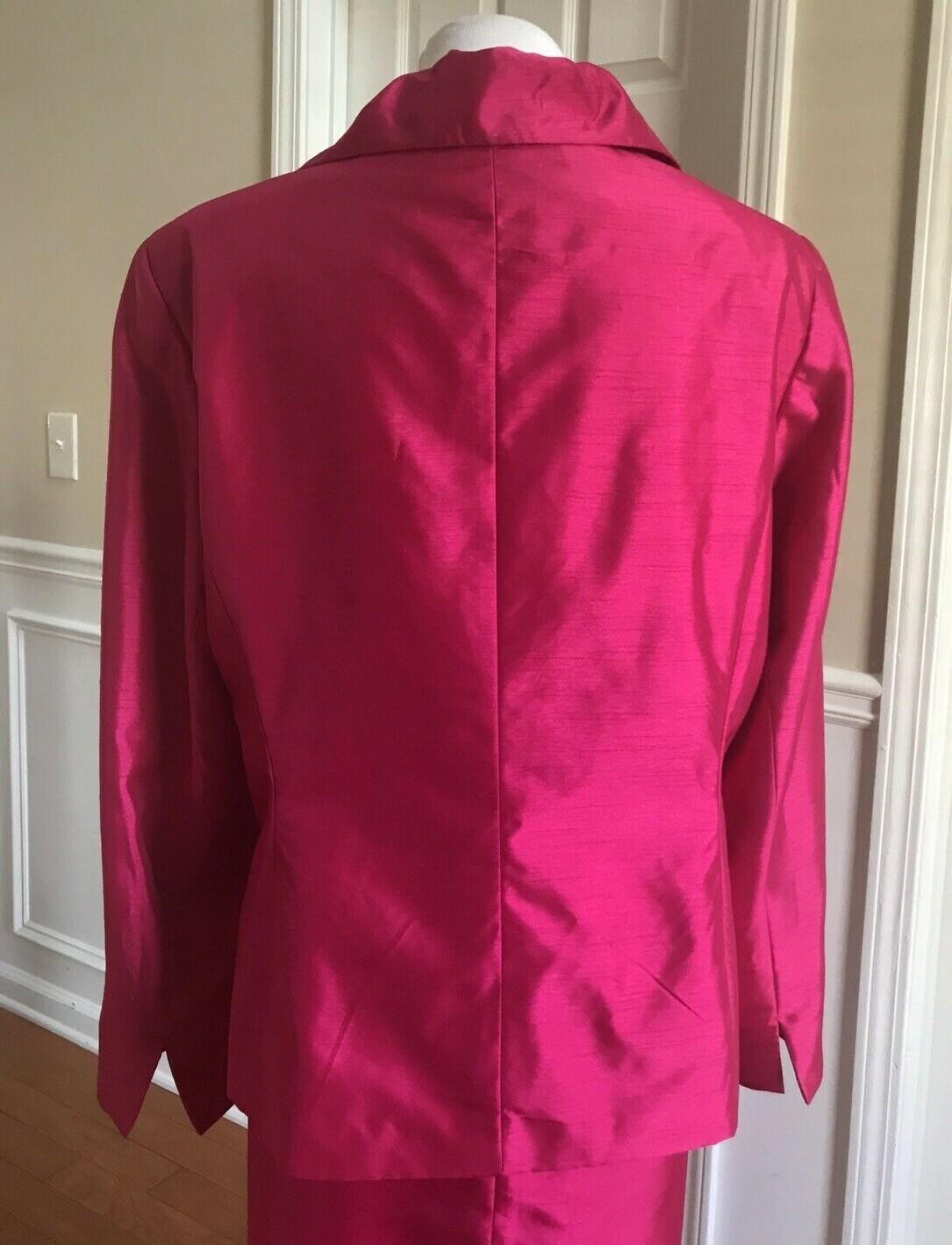 10-8515.jpg New LARRY LEVINE 2PC India Pink Fuchsia Polyester Skirt Suit Size 22W MSRP 0