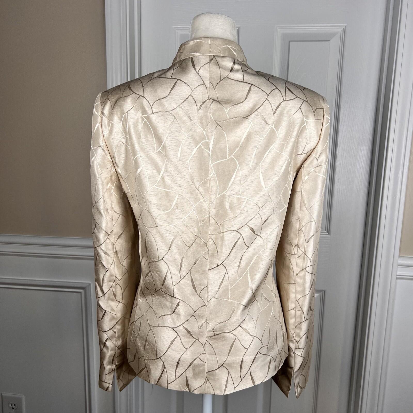 Le Suit Polyester Blazer Size 8 Beige Shiny Lined Stand Up Collar 1PC Geometric
