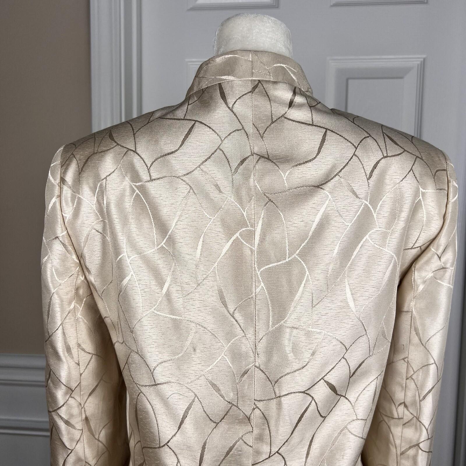 Le Suit Polyester Blazer Size 8 Beige Shiny Lined Stand Up Collar 1PC Geometric