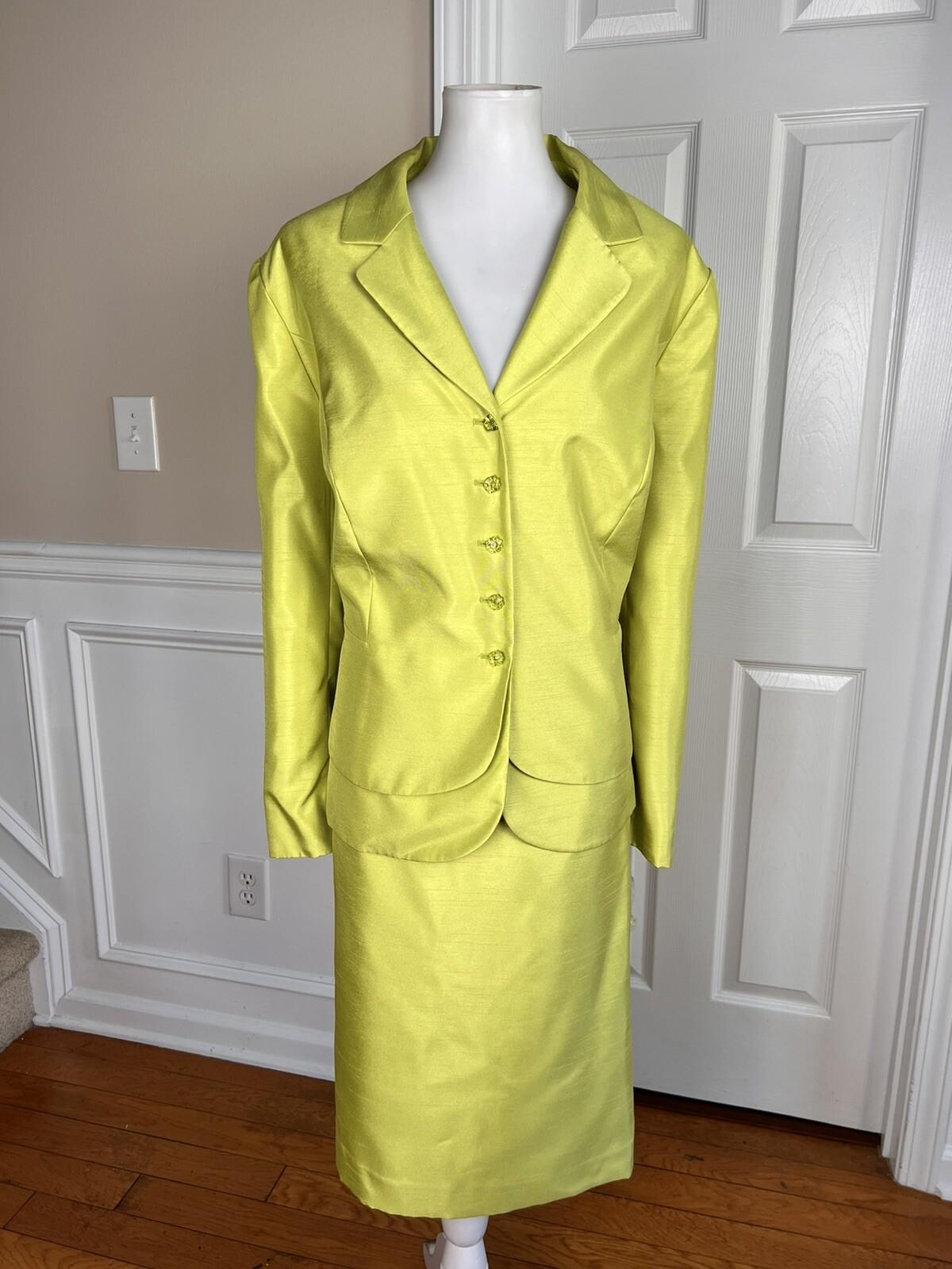 New EMILY 2PC Celery Polyester Ruffle Notch Collar Skirt Suit Size 20W MSRP 0