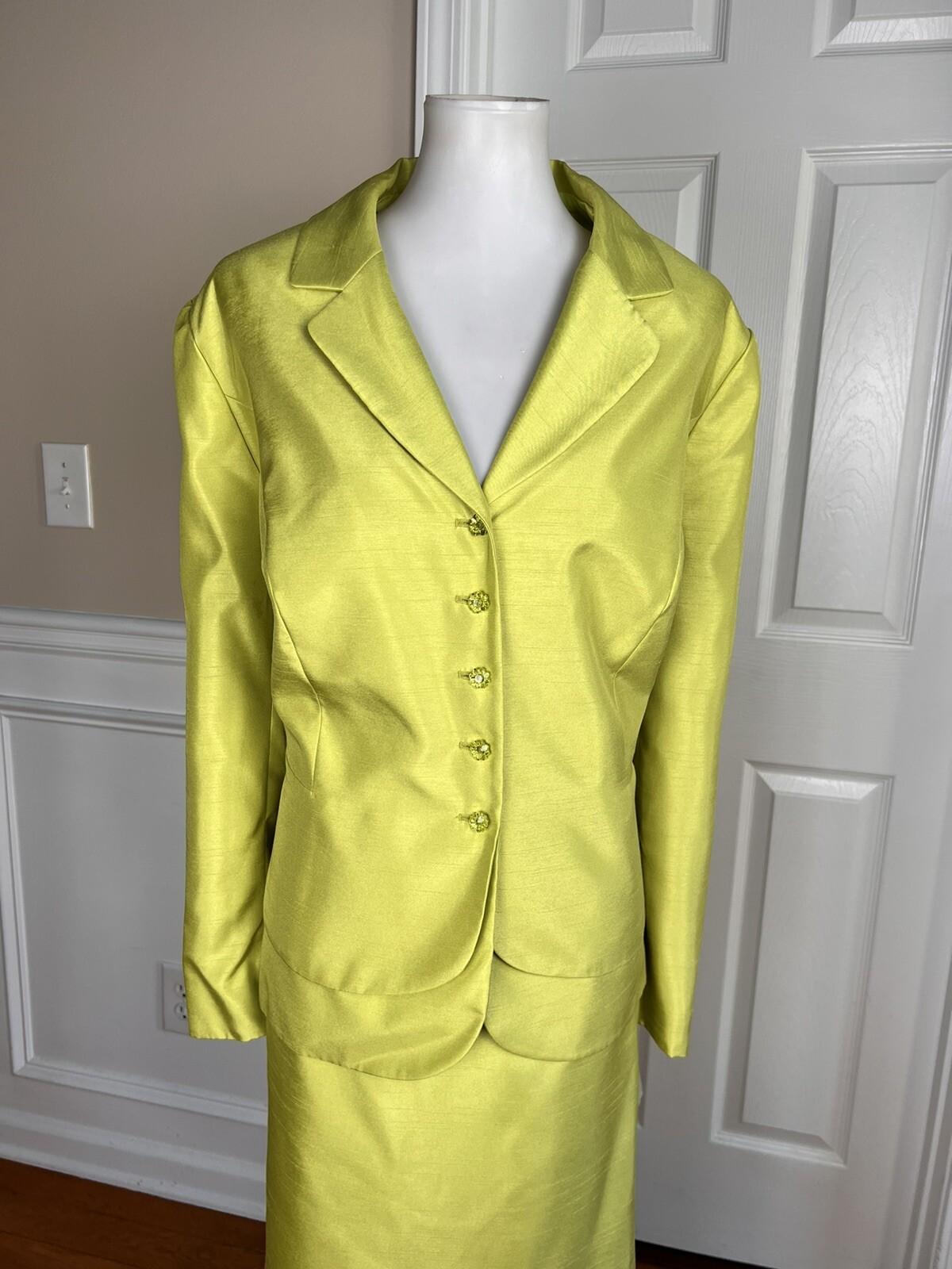 New EMILY 2PC Celery Polyester Ruffle Notch Collar Skirt Suit Size 20W MSRP 0