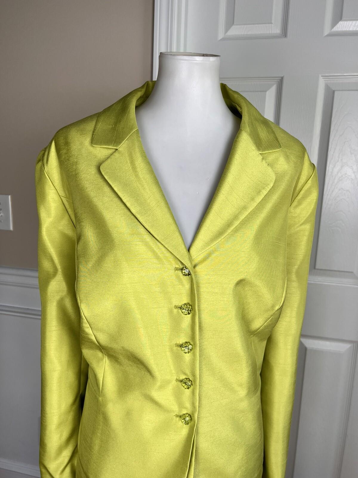 New EMILY 2PC Celery Polyester Ruffle Notch Collar Skirt Suit Size 20W MSRP 0
