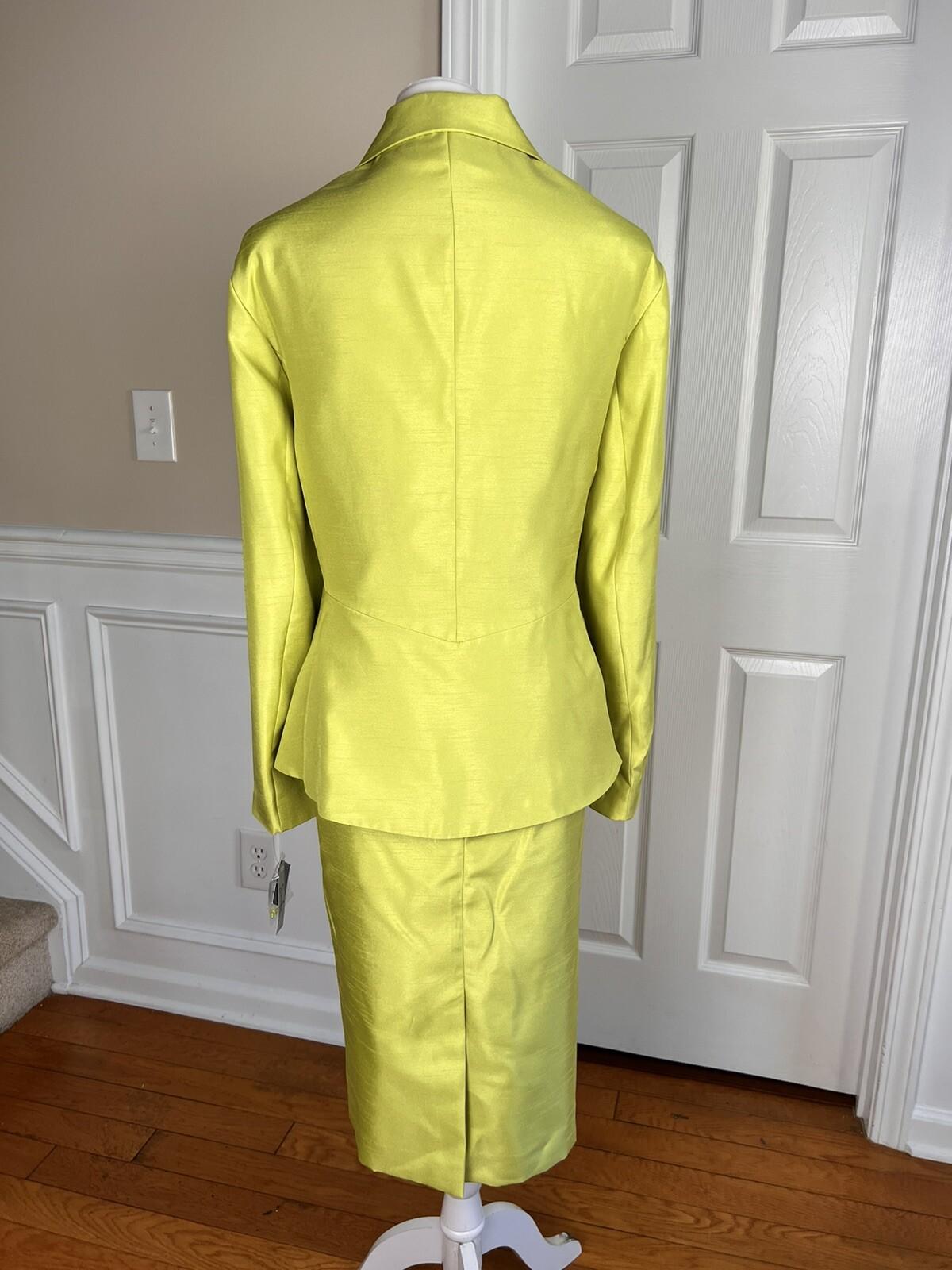 New EMILY 2PC Celery Polyester Ruffle Notch Collar Skirt Suit Size 20W MSRP 0