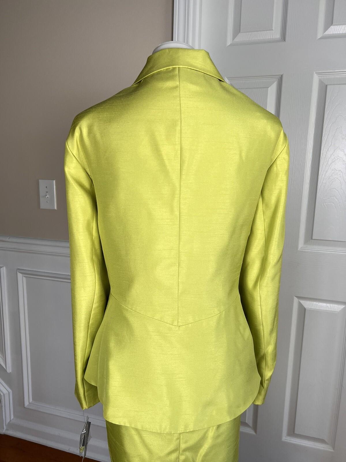 New EMILY 2PC Celery Polyester Ruffle Notch Collar Skirt Suit Size 20W MSRP 0
