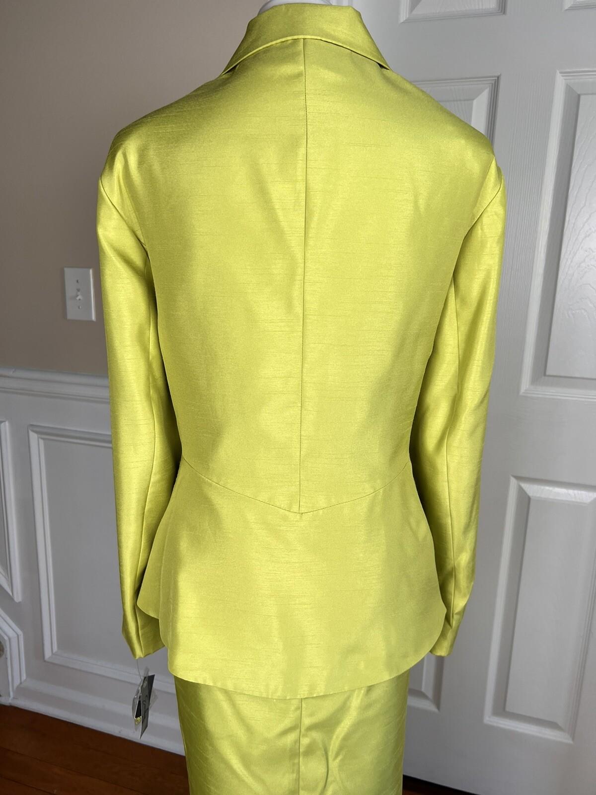 New EMILY 2PC Celery Polyester Ruffle Notch Collar Skirt Suit Size 20W MSRP 0