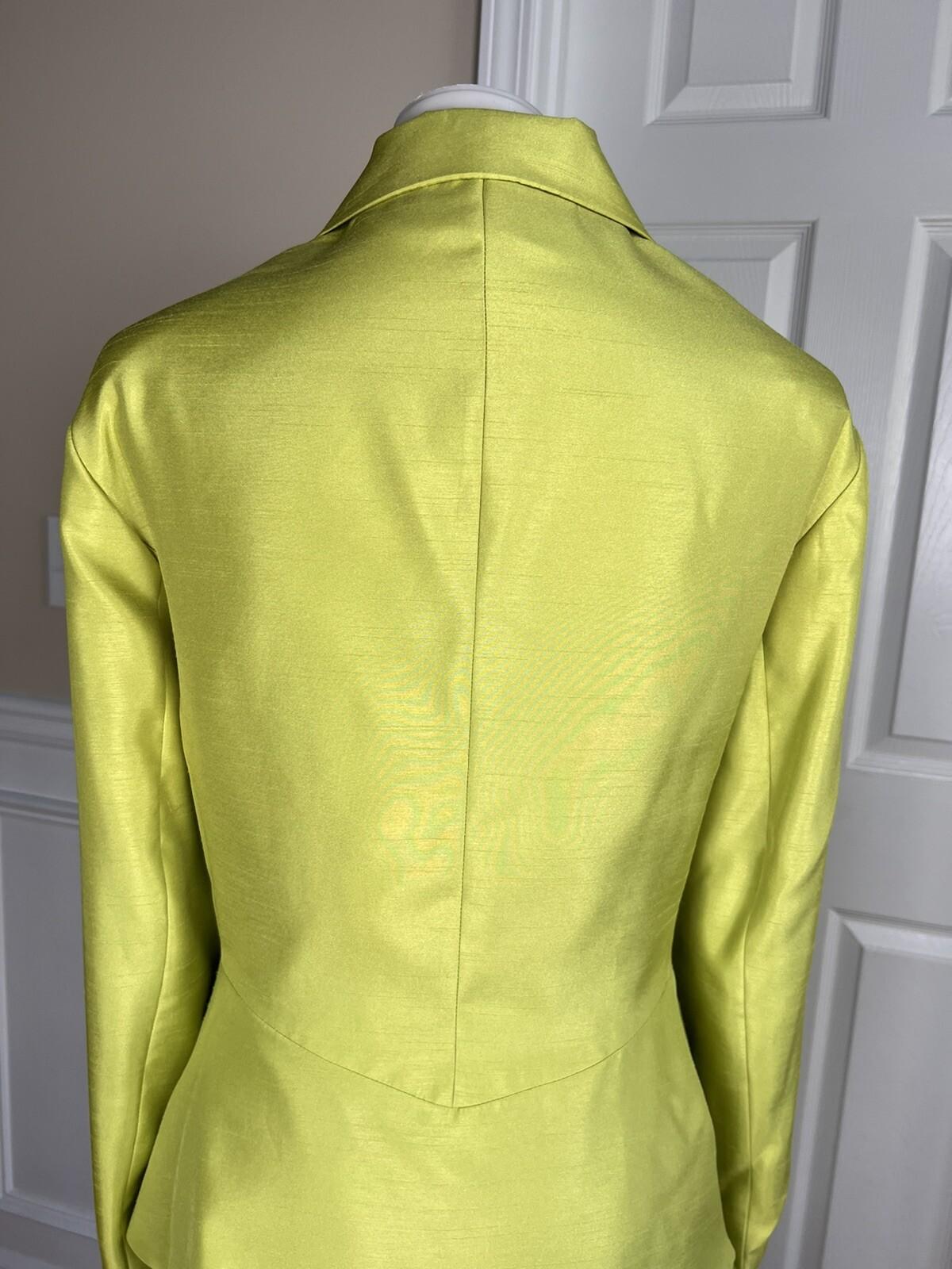 New EMILY 2PC Celery Polyester Ruffle Notch Collar Skirt Suit Size 20W MSRP 0