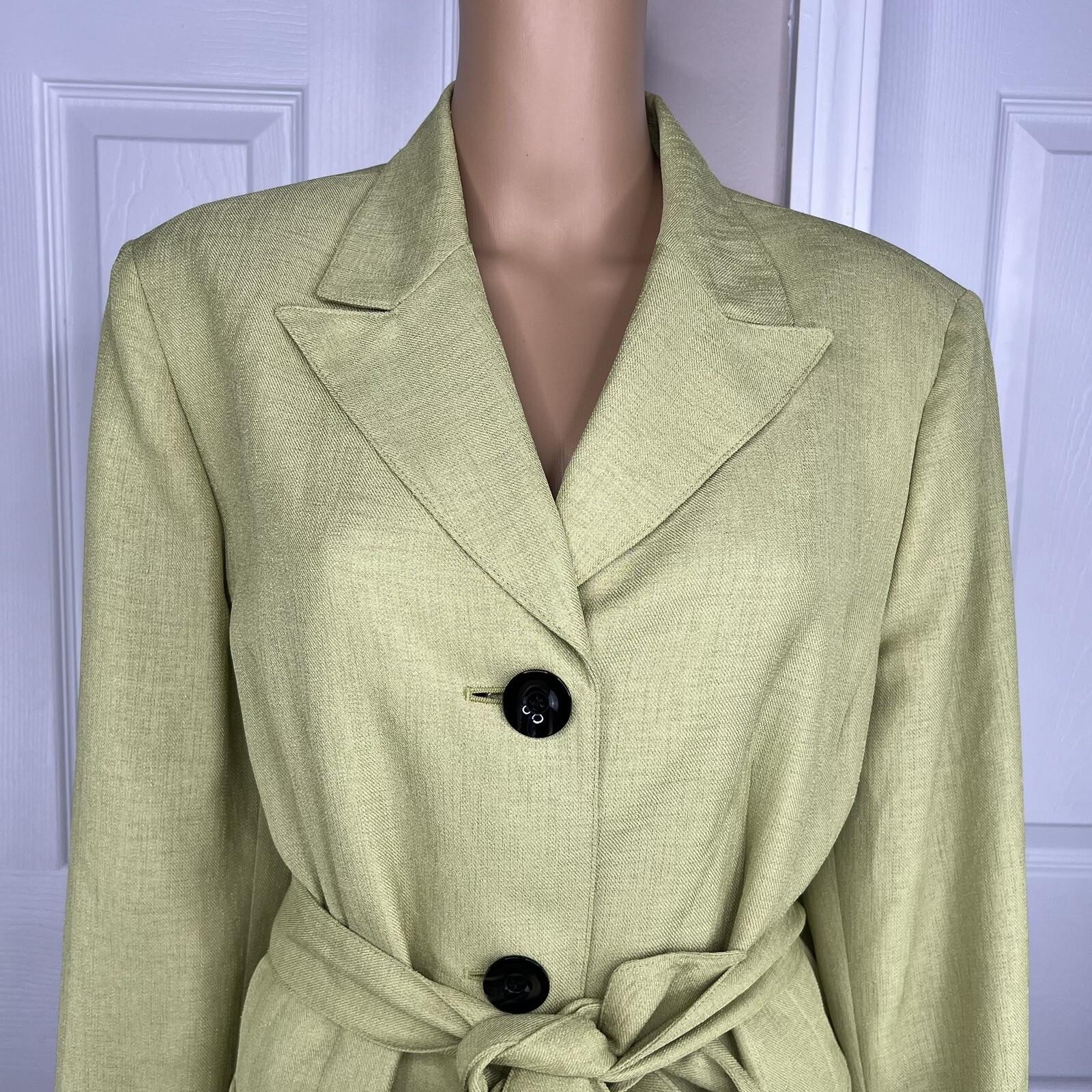 10-8679.jpg Suit Studio Women Polyester Pant Suit Size 18 Green Brown Belted Peak Collar 2PC