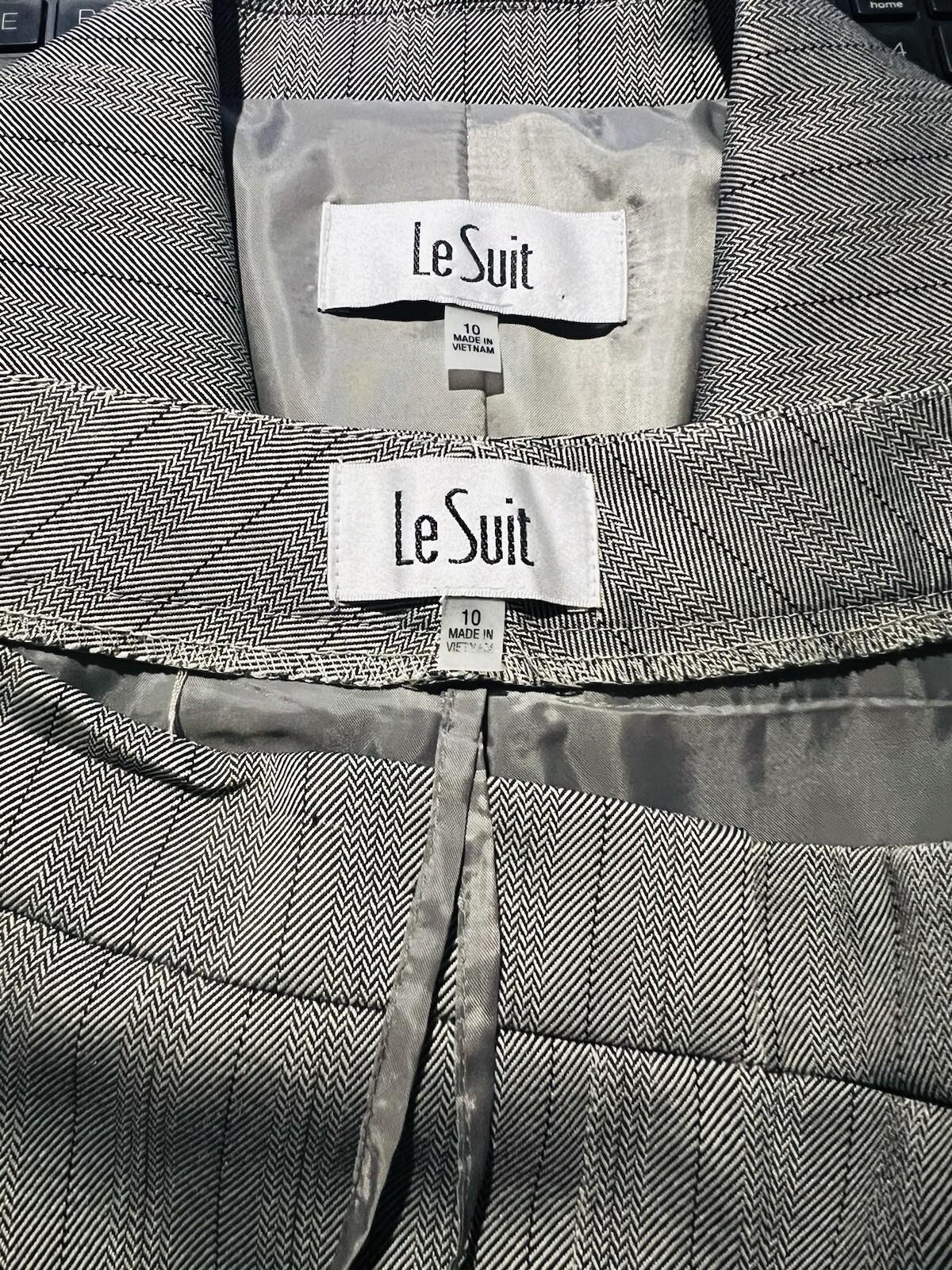 Le Suit Polyester Pant Suit Size 10 Sand Striped Peak Collar Business 2PC New