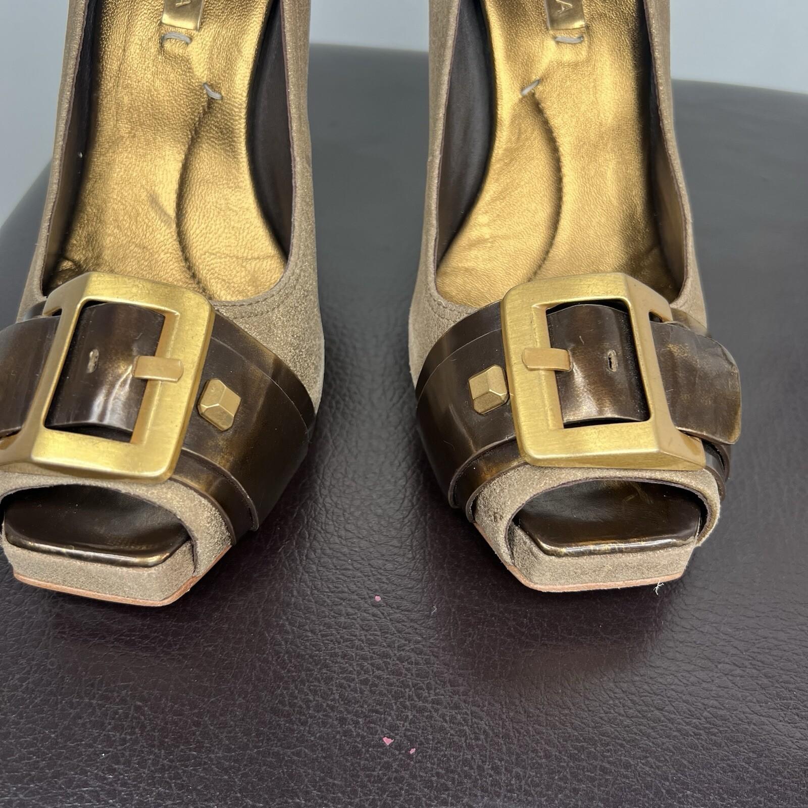 BCBGMAXZRIA Leather Shoes 9B Metallic Gold Peep Toe Buckle Pumps Wooden Heel