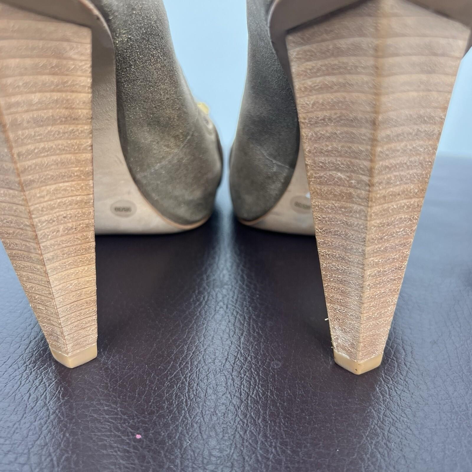 BCBGMAXZRIA Leather Shoes 9B Metallic Gold Peep Toe Buckle Pumps Wooden Heel