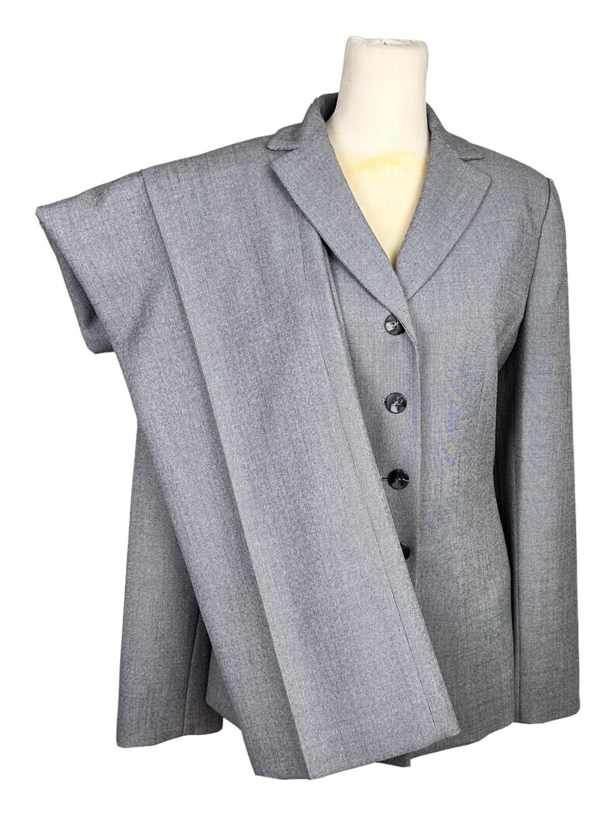 10-1430.jpg Collections For Le Suit Polyester Pant Suit Size 8 Light Gray Notch Collar 2PC