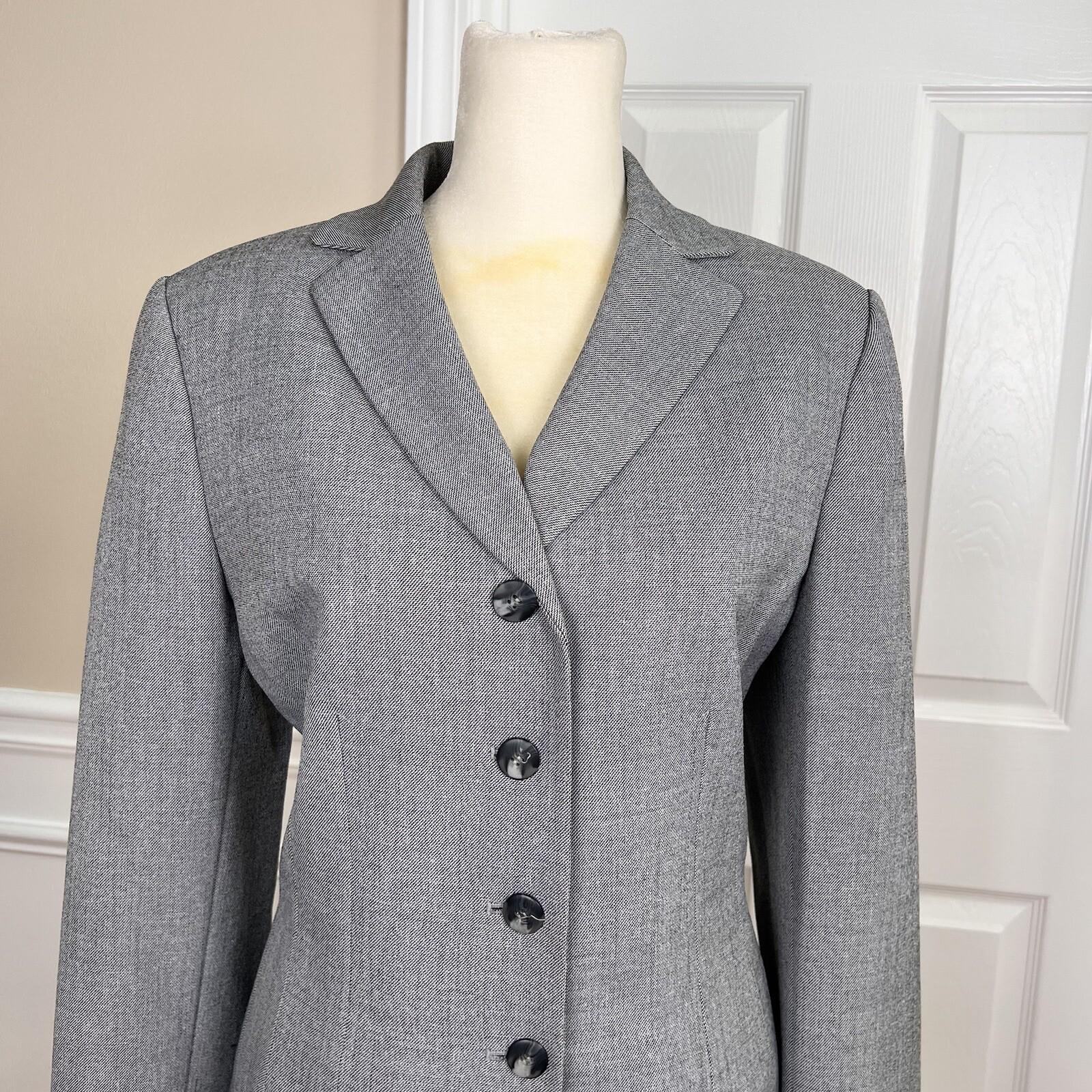 10-1433.jpg Collections For Le Suit Polyester Pant Suit Size 8 Light Gray Notch Collar 2PC