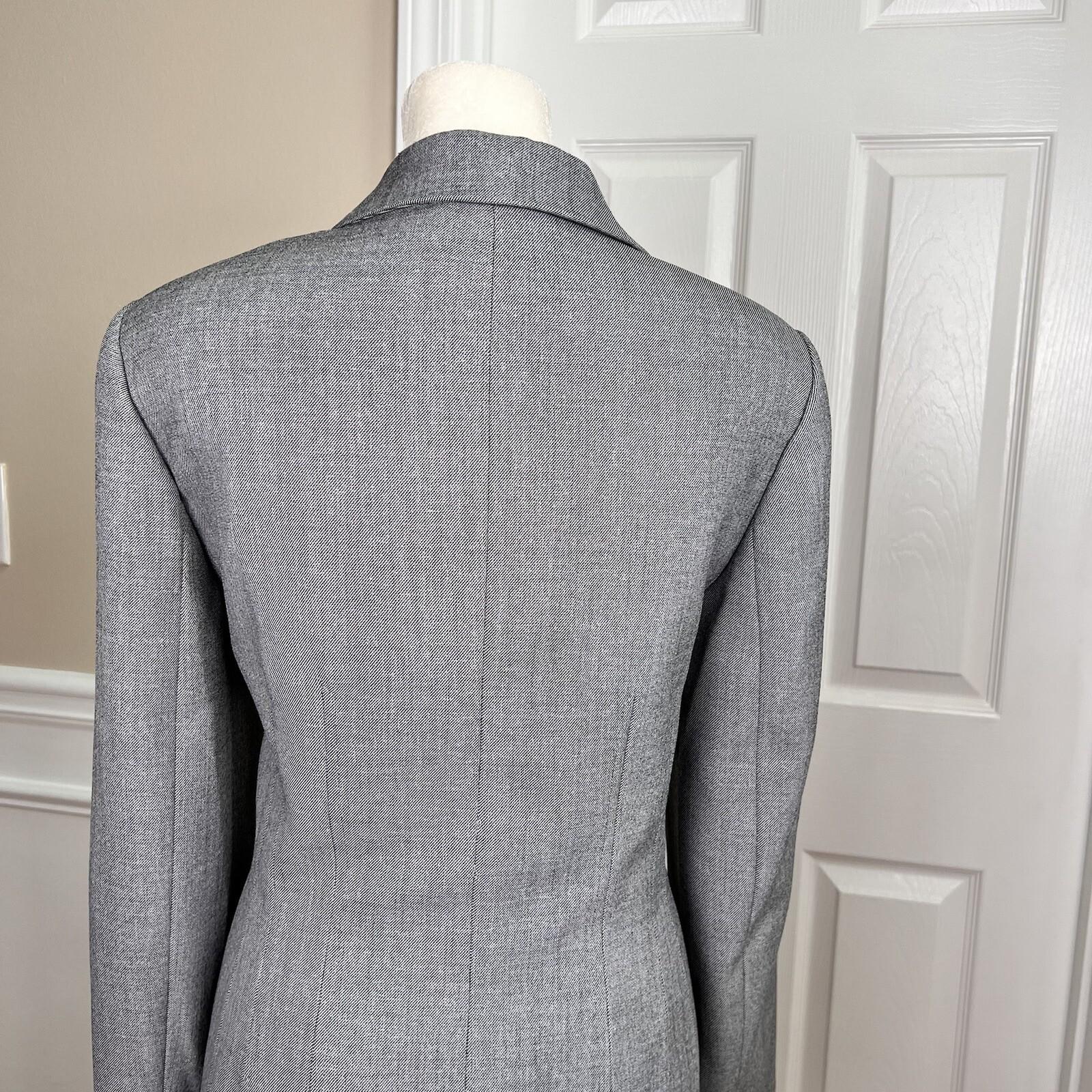 10-1435.jpg Collections For Le Suit Polyester Pant Suit Size 8 Light Gray Notch Collar 2PC