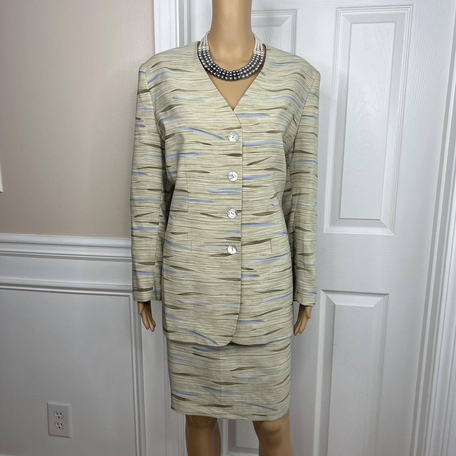 Le Suit Women Polyester Skirt Suit Size 16P Beige Multi 2 Piece Collarless