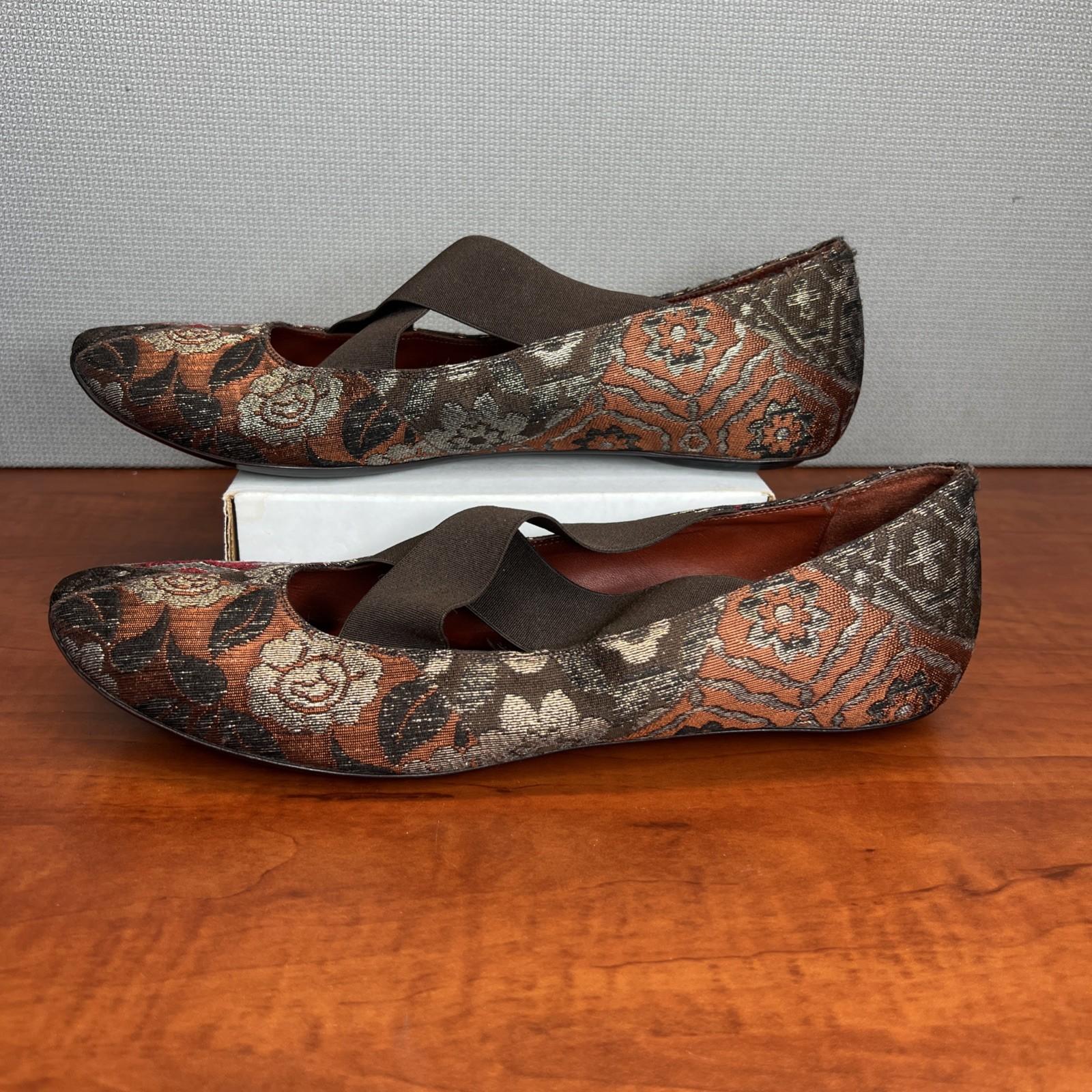 10-1582.jpg Donald J Pliner Couture Womens 11 M Holli Ballet Flat Tapestry Metallic Floral