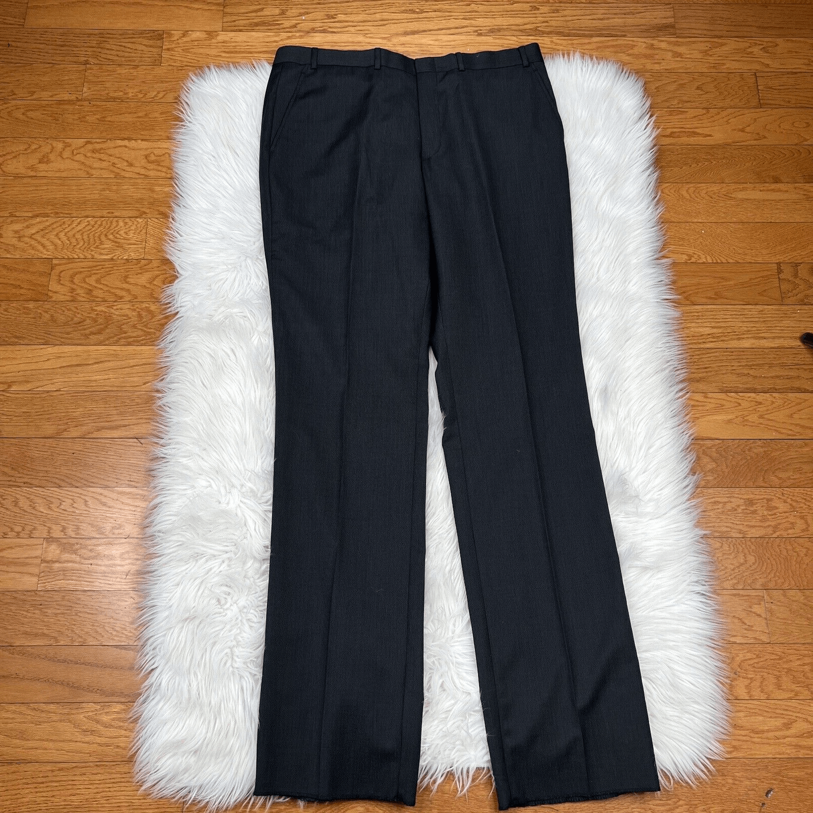 10-17.png Kenneth Cole Reaction Wool Polyester Suit 44R Pant 38 Gray The Slim Collection