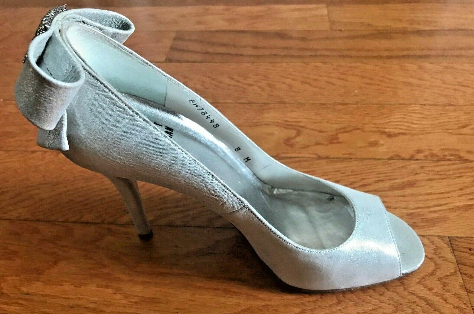 STUART WEITZMANN Women’s Elegant Cocktail Party Silver Beaded Shoes Size 8 M