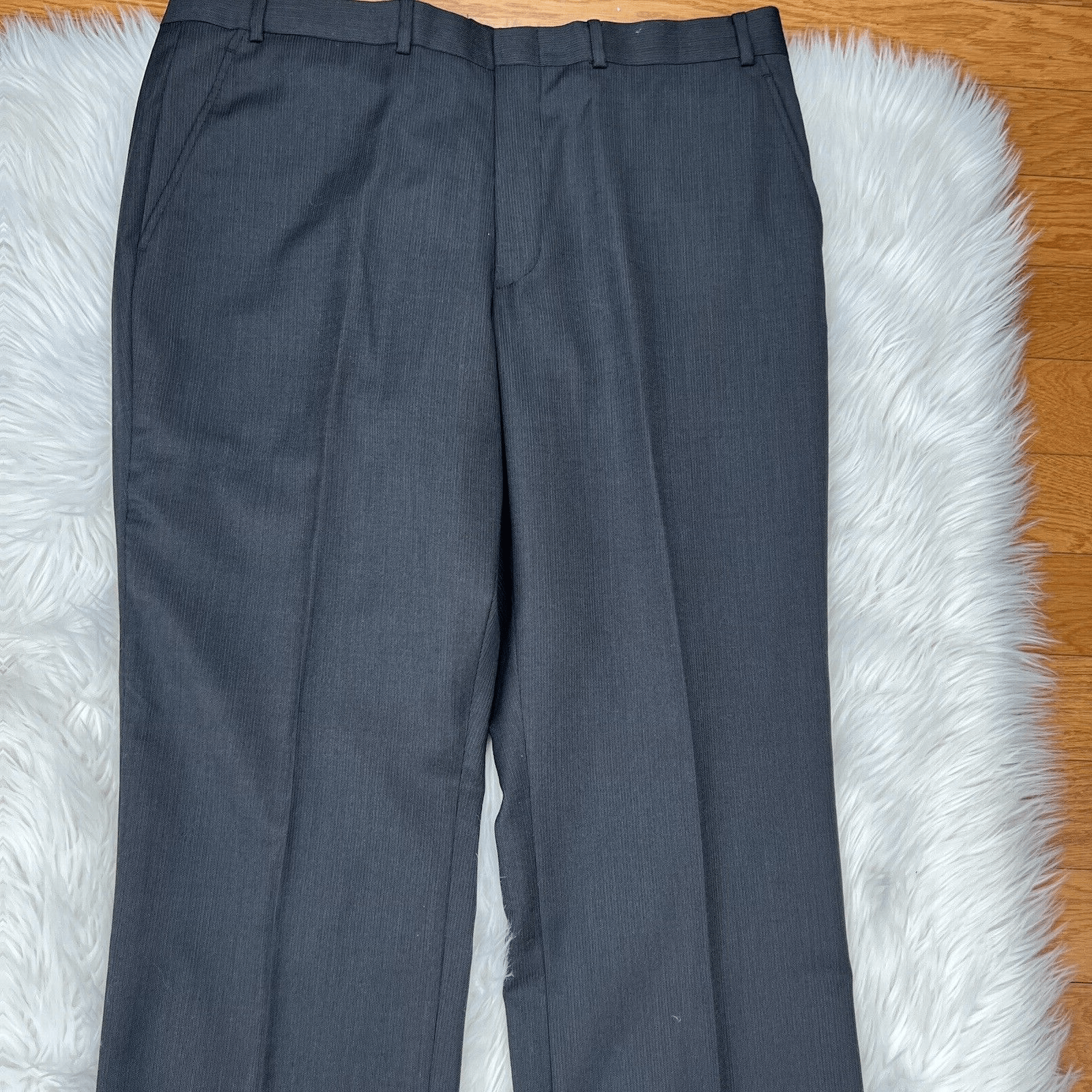 10-18.png Kenneth Cole Reaction Wool Polyester Suit 44R Pant 38 Gray The Slim Collection