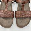 10-1962.jpg Gucci Vtg Leather Flat Sandals Shoes 9 Brown Horsebit T-Strap Buckle Open Toe