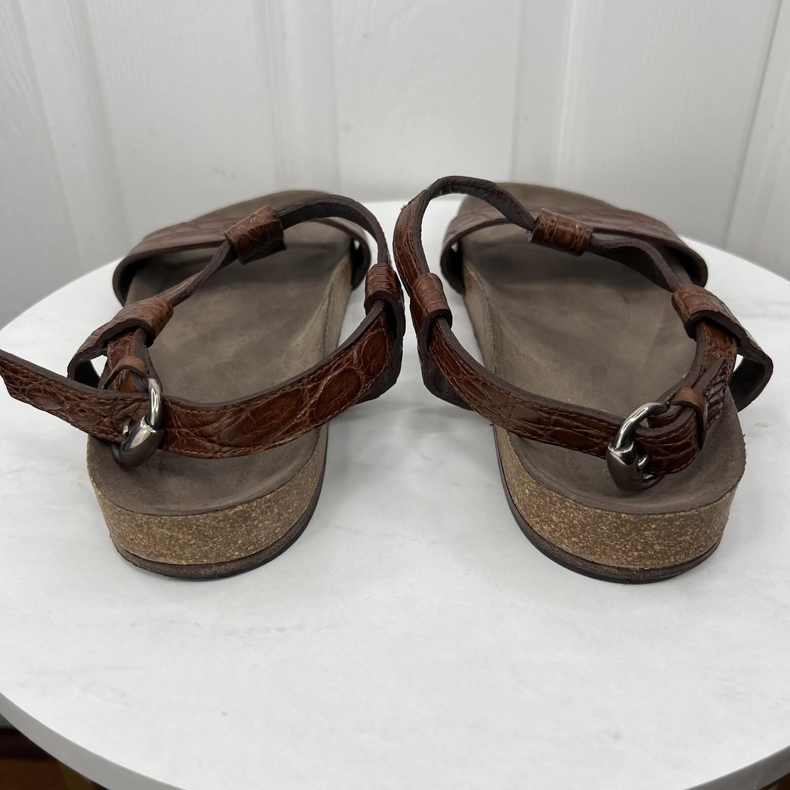 10-1966.jpg Gucci Vtg Leather Flat Sandals Shoes 9 Brown Horsebit T-Strap Buckle Open Toe