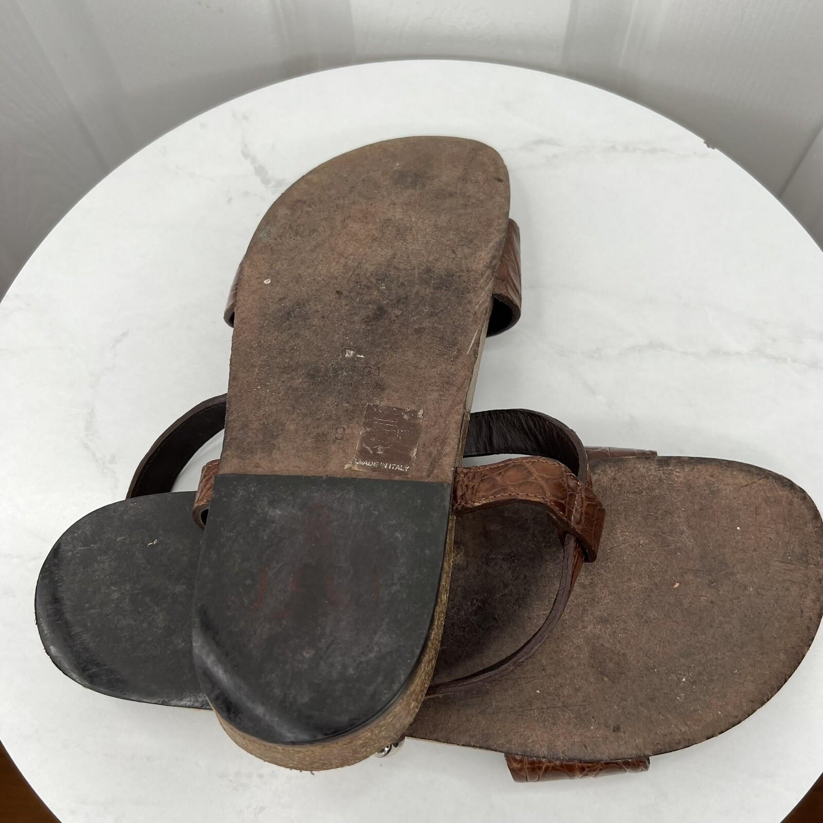 10-1977.jpg Gucci Vtg Leather Flat Sandals Shoes 9 Brown Horsebit T-Strap Buckle Open Toe