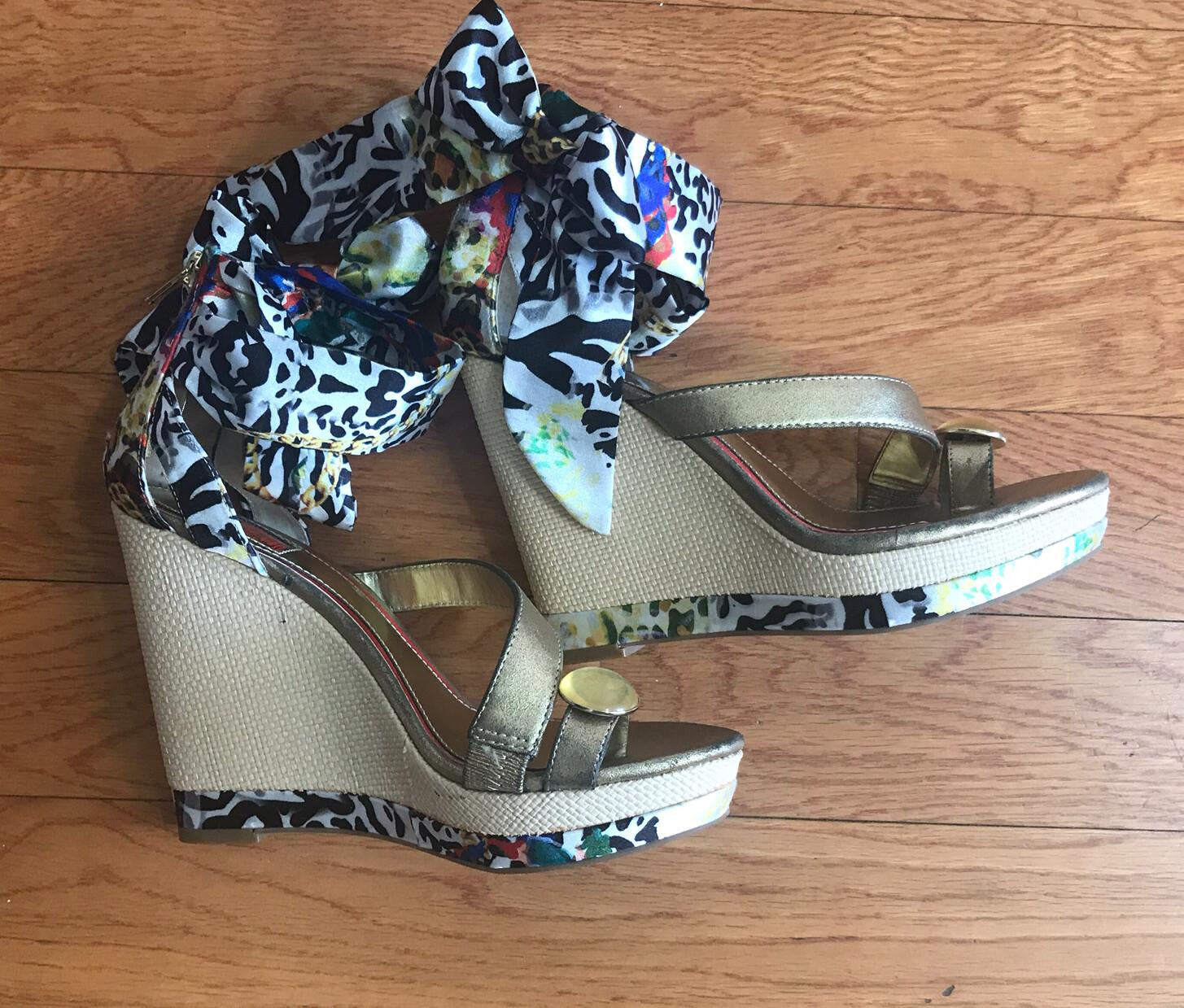 10-211.jpg CARLOS FALCHI Women Leopard Floral Pattern Platform Wedge Sandals Size 7 M