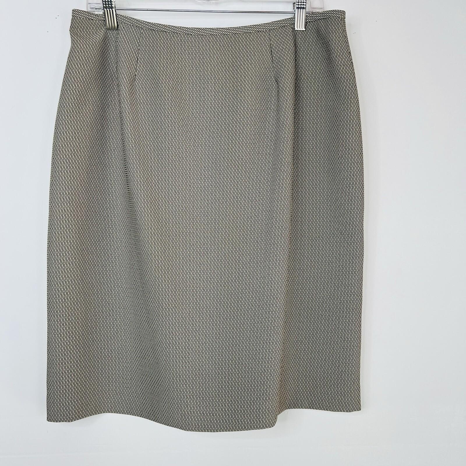 Le Suit Women Polyester Skirt Suit Size 14P Beige Black Notch Lined Cocktail 2PC