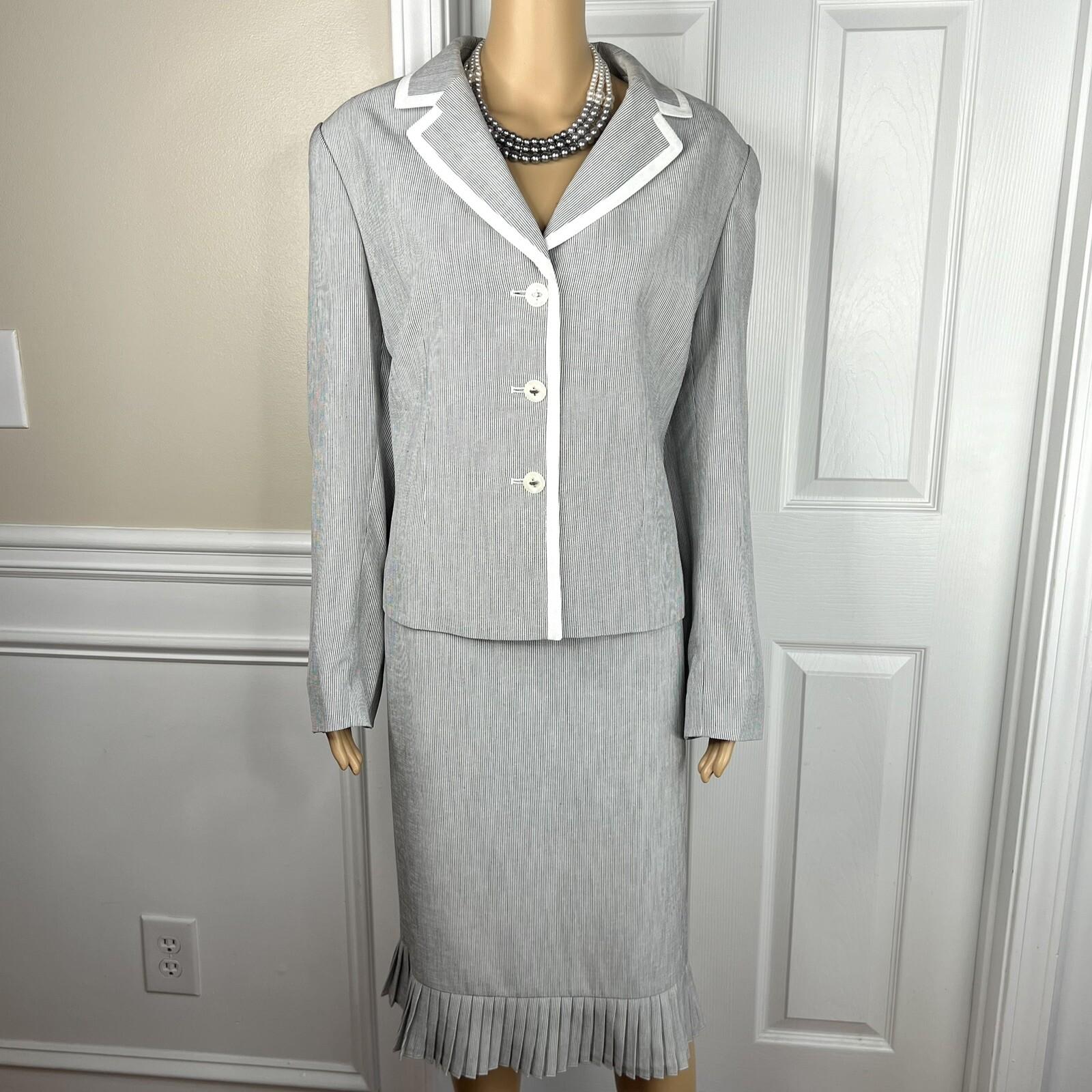 Le Suit  Polyester Skirt Size 18 Black White Pinstriped Notch Collar Lined 2PC