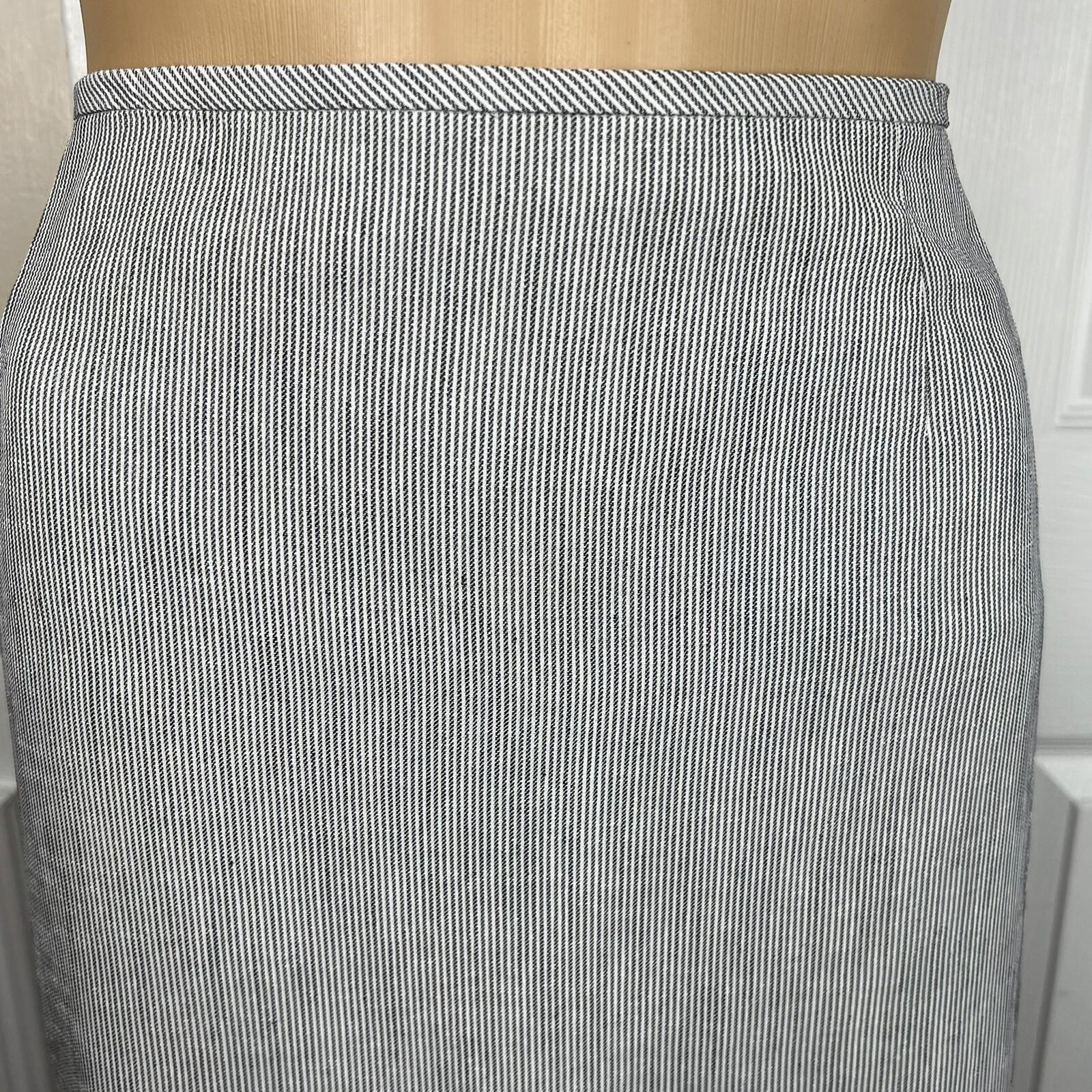 Le Suit  Polyester Skirt Size 18 Black White Pinstriped Notch Collar Lined 2PC