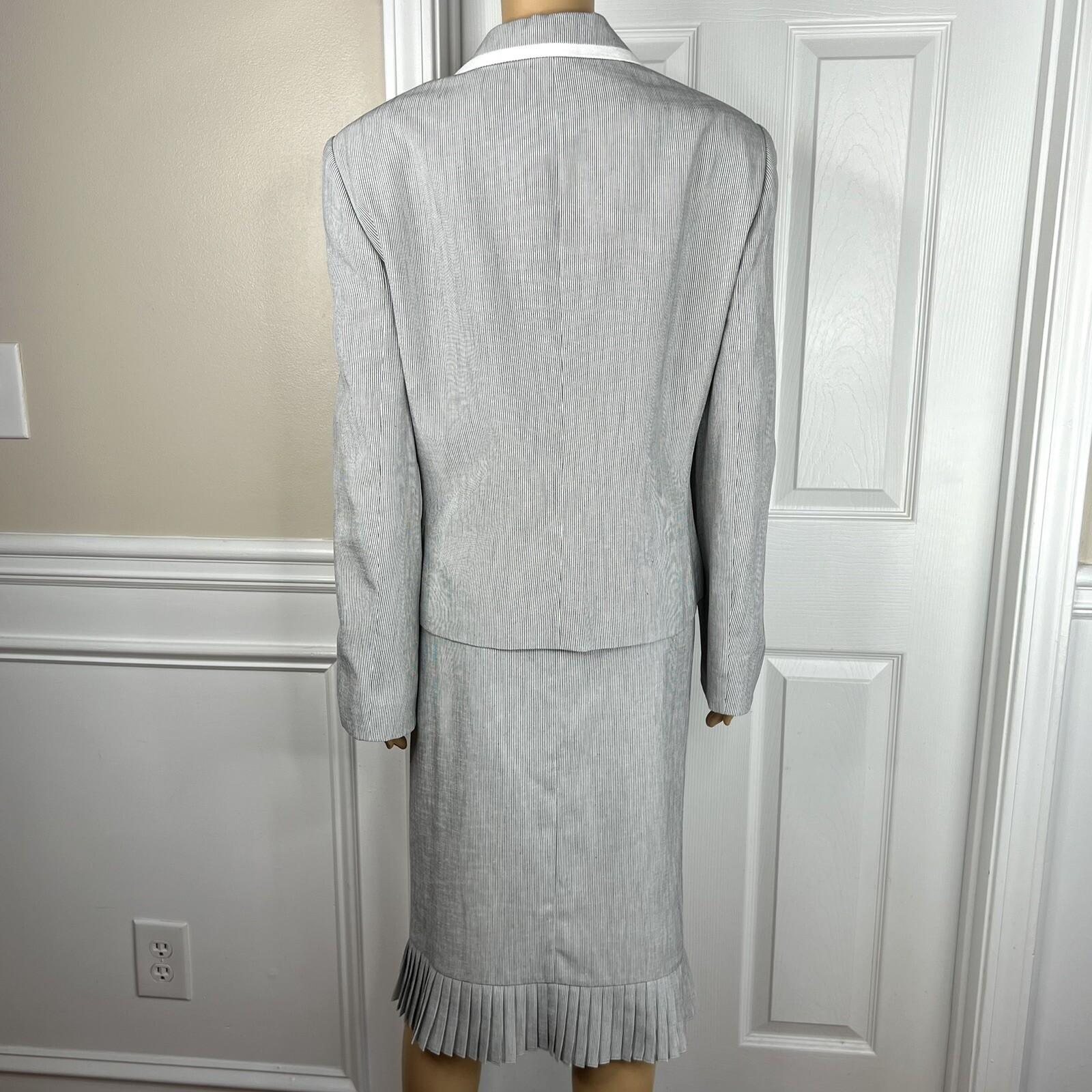 Le Suit  Polyester Skirt Size 18 Black White Pinstriped Notch Collar Lined 2PC