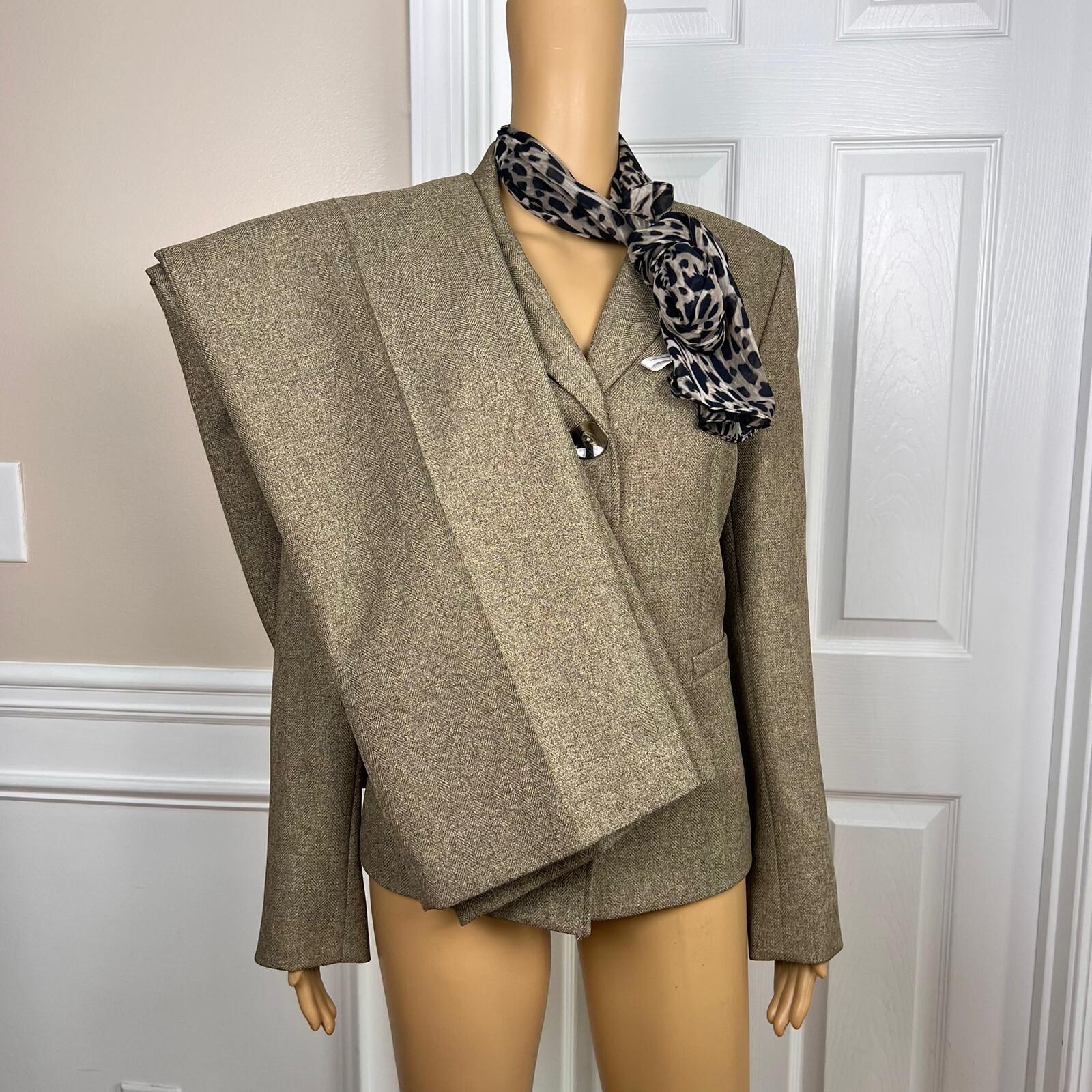 LE SUIT Women 3PC Peanut Polyester Lined Peak Collar Pant Suit Scarf Size 10
