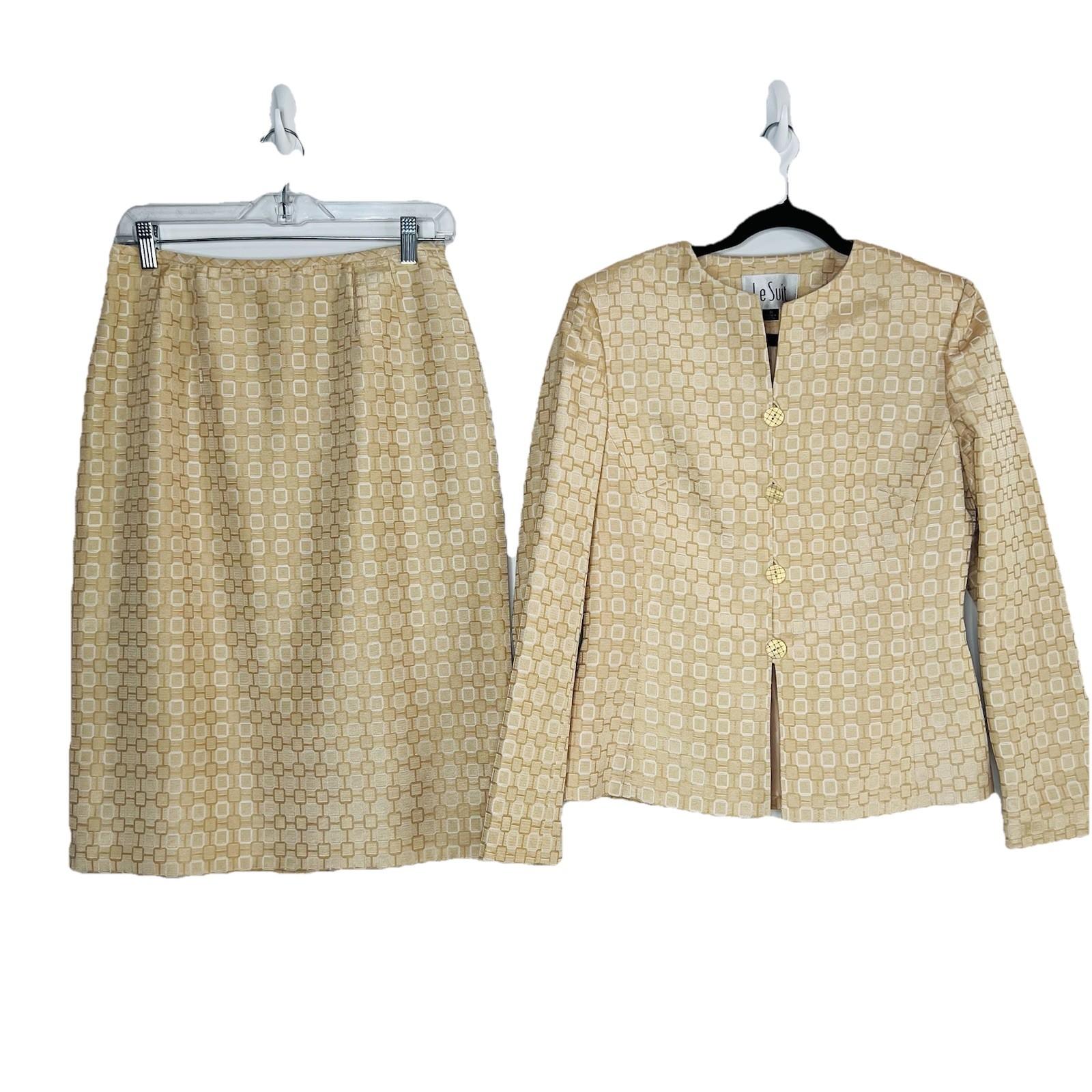 Le Suit Women Polyester Rayon Skirt Suit Size 8 Beige White Business Career 2PC