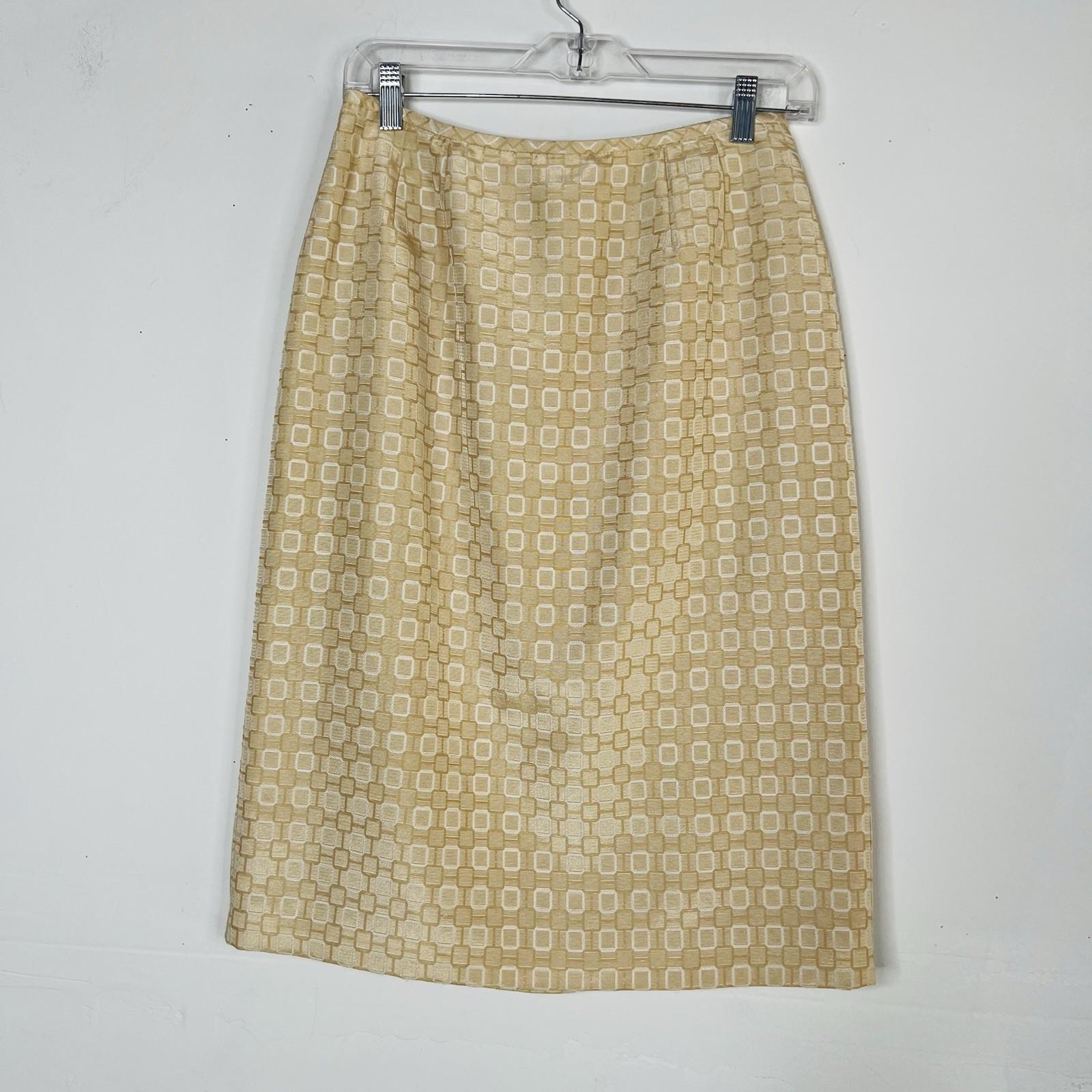 Le Suit Women Polyester Rayon Skirt Suit Size 8 Beige White Business Career 2PC