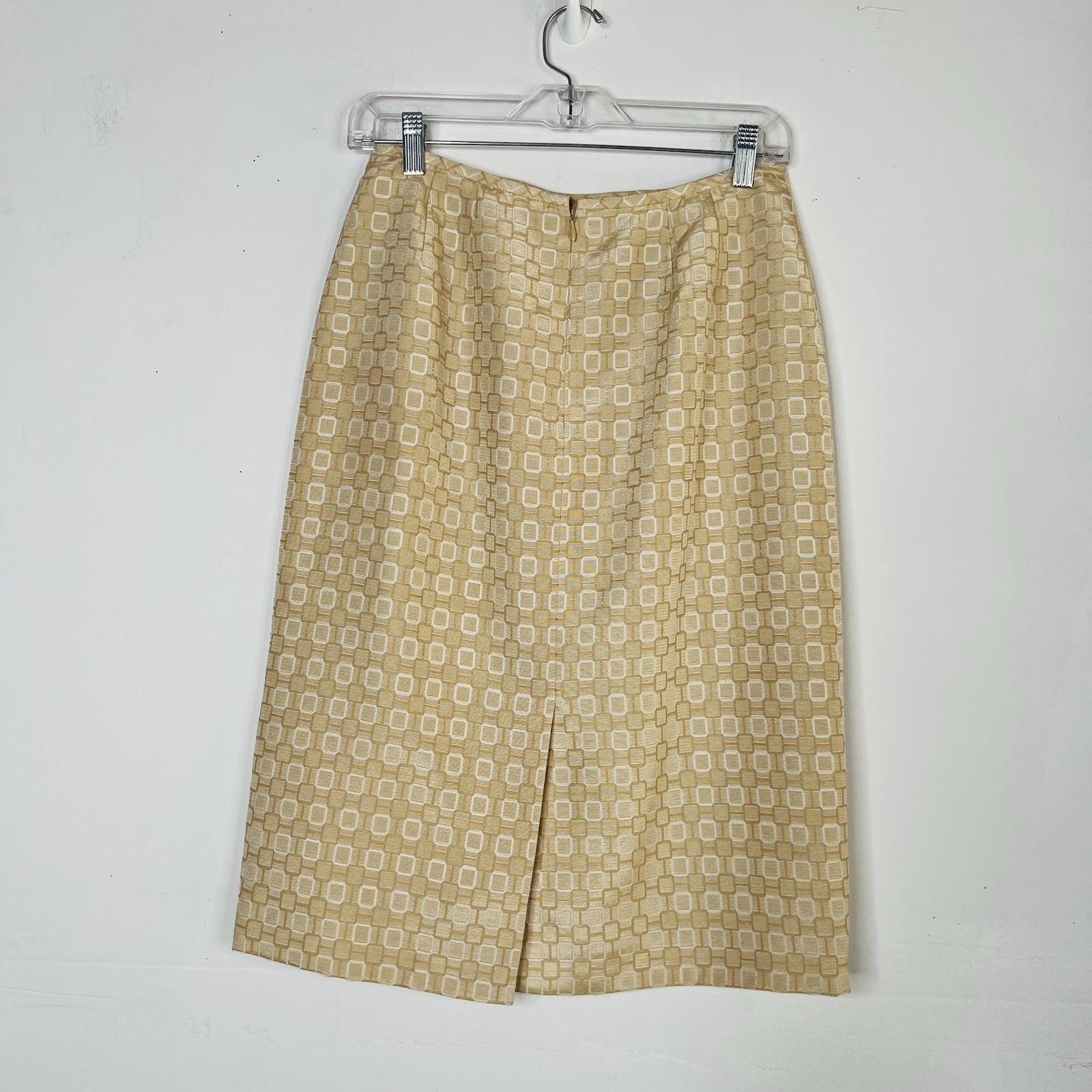 Le Suit Women Polyester Rayon Skirt Suit Size 8 Beige White Business Career 2PC