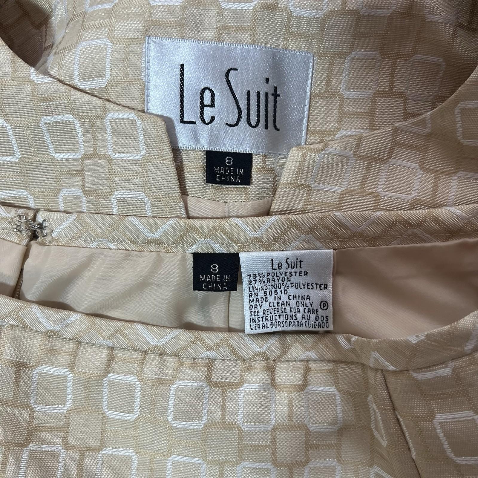 Le Suit Women Polyester Rayon Skirt Suit Size 8 Beige White Business Career 2PC