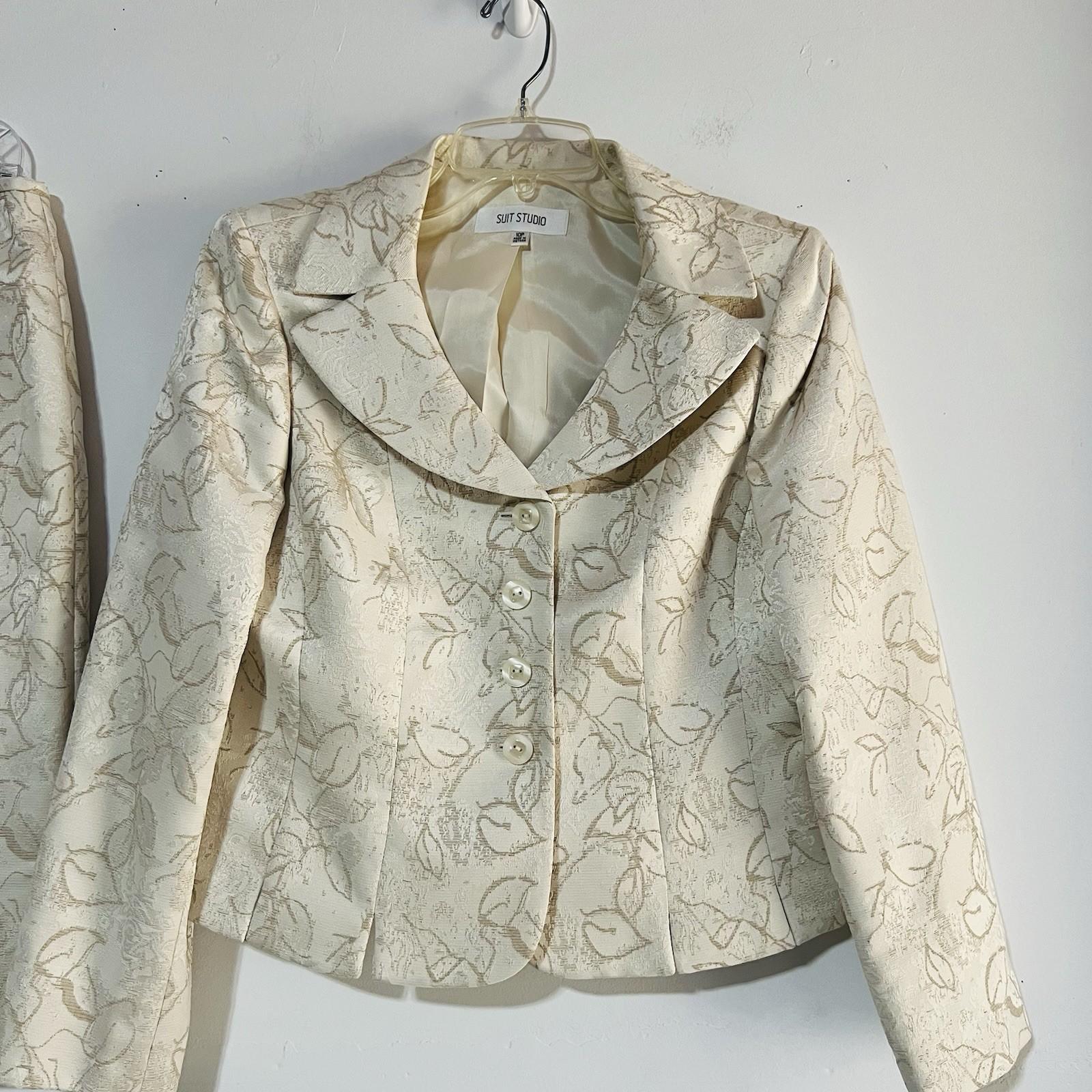 10-3682.jpg Le Suit Polyester Rayon Skirt Suit 10P Beige Floral Notch Collar Classic 2PC