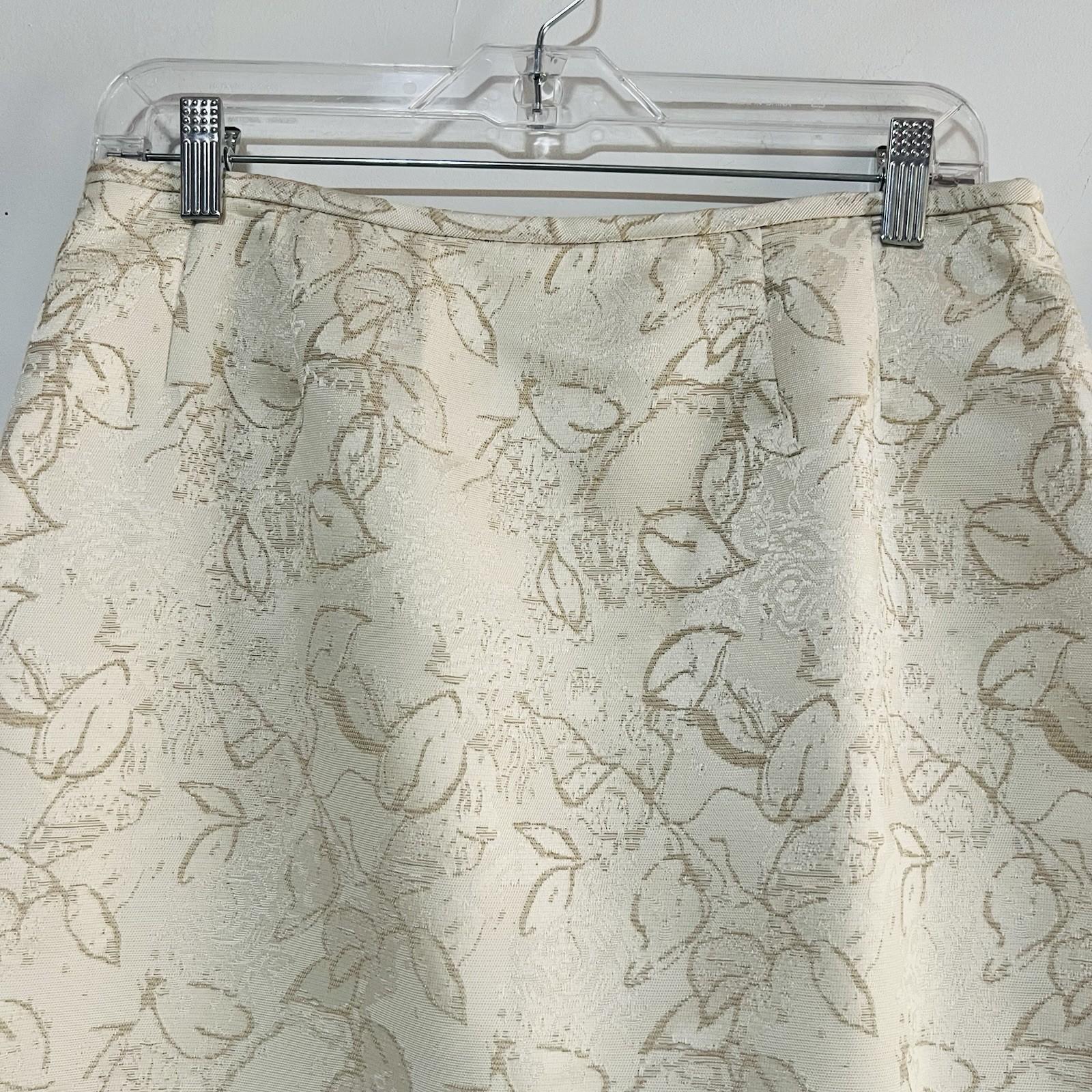 10-3685.jpg Le Suit Polyester Rayon Skirt Suit 10P Beige Floral Notch Collar Classic 2PC