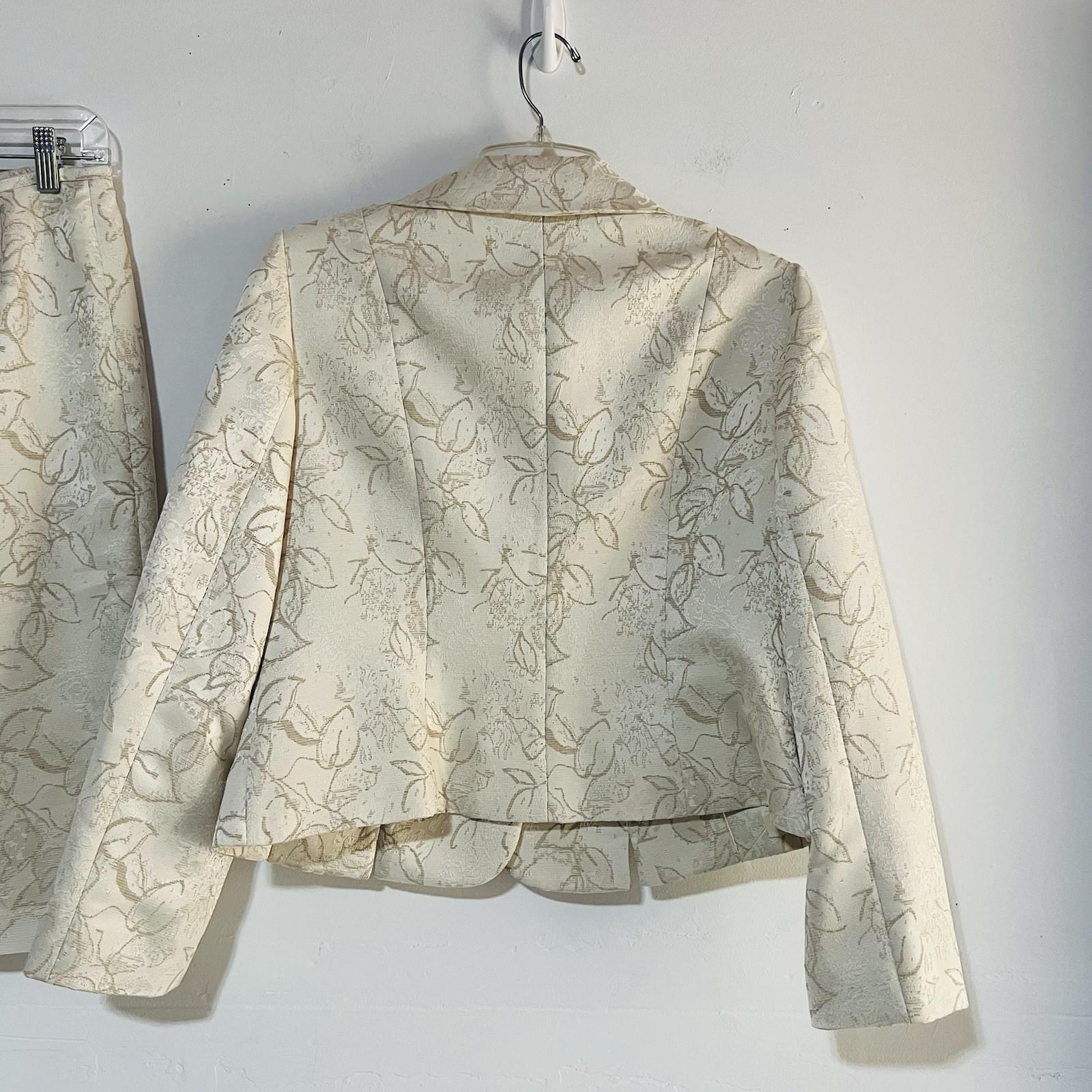 10-3688.jpg Le Suit Polyester Rayon Skirt Suit 10P Beige Floral Notch Collar Classic 2PC