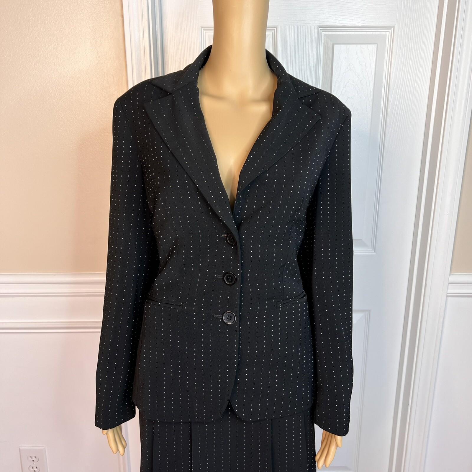 Larry Levine Polyester Rayon Skirt Suit Size 10  Black Lined Pleated Career 2PC