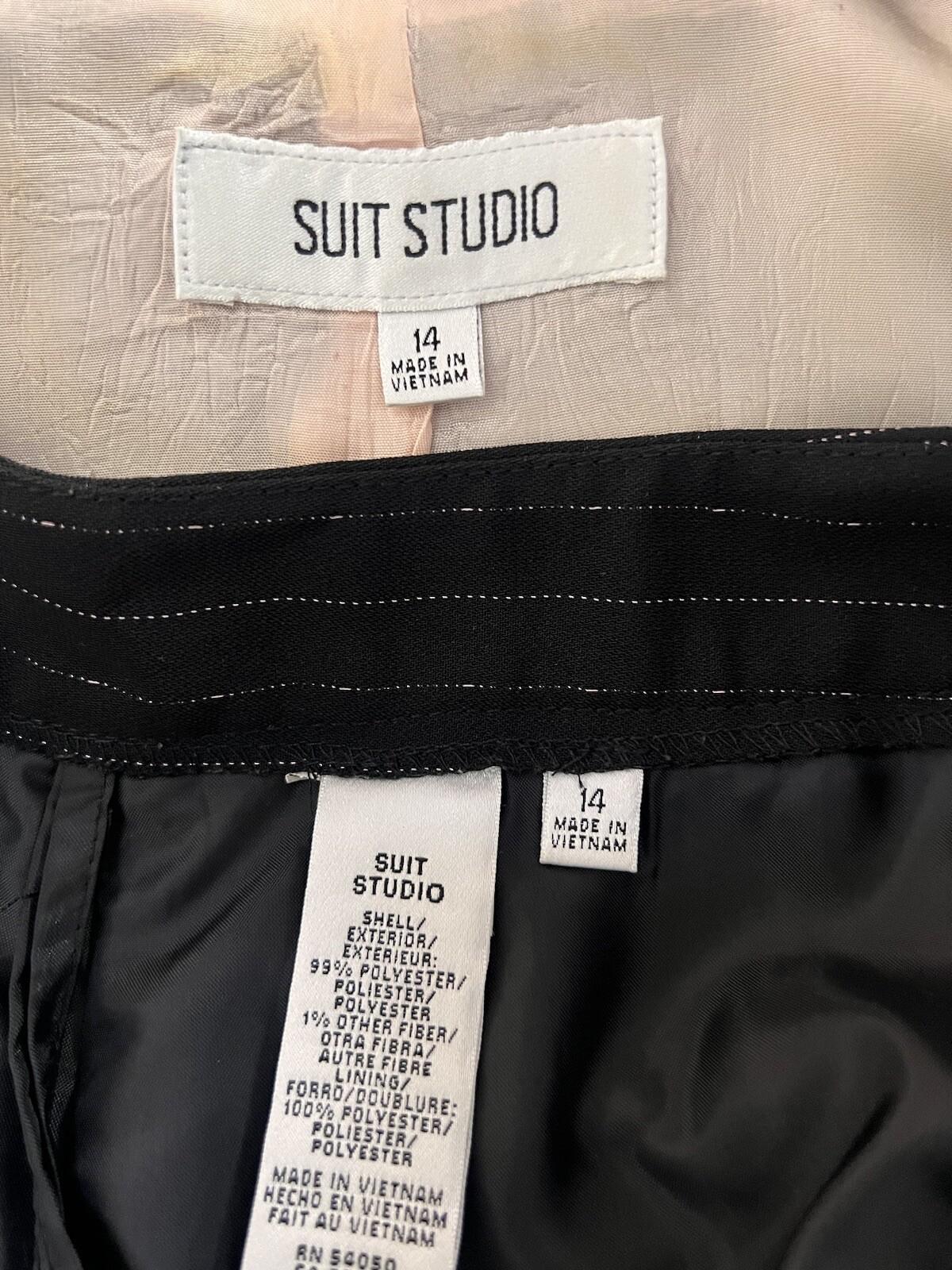 SUIT STUDIO Women 2PC Black Striped Polyester Lined Career Pant Suit Size 14