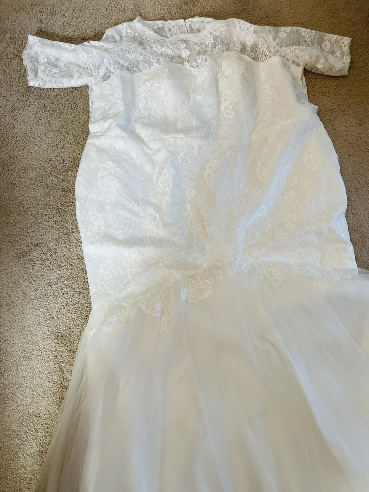 New BRIDES White Elegant Belted Beaded Lace Polyester Wedding Dress Size 24W