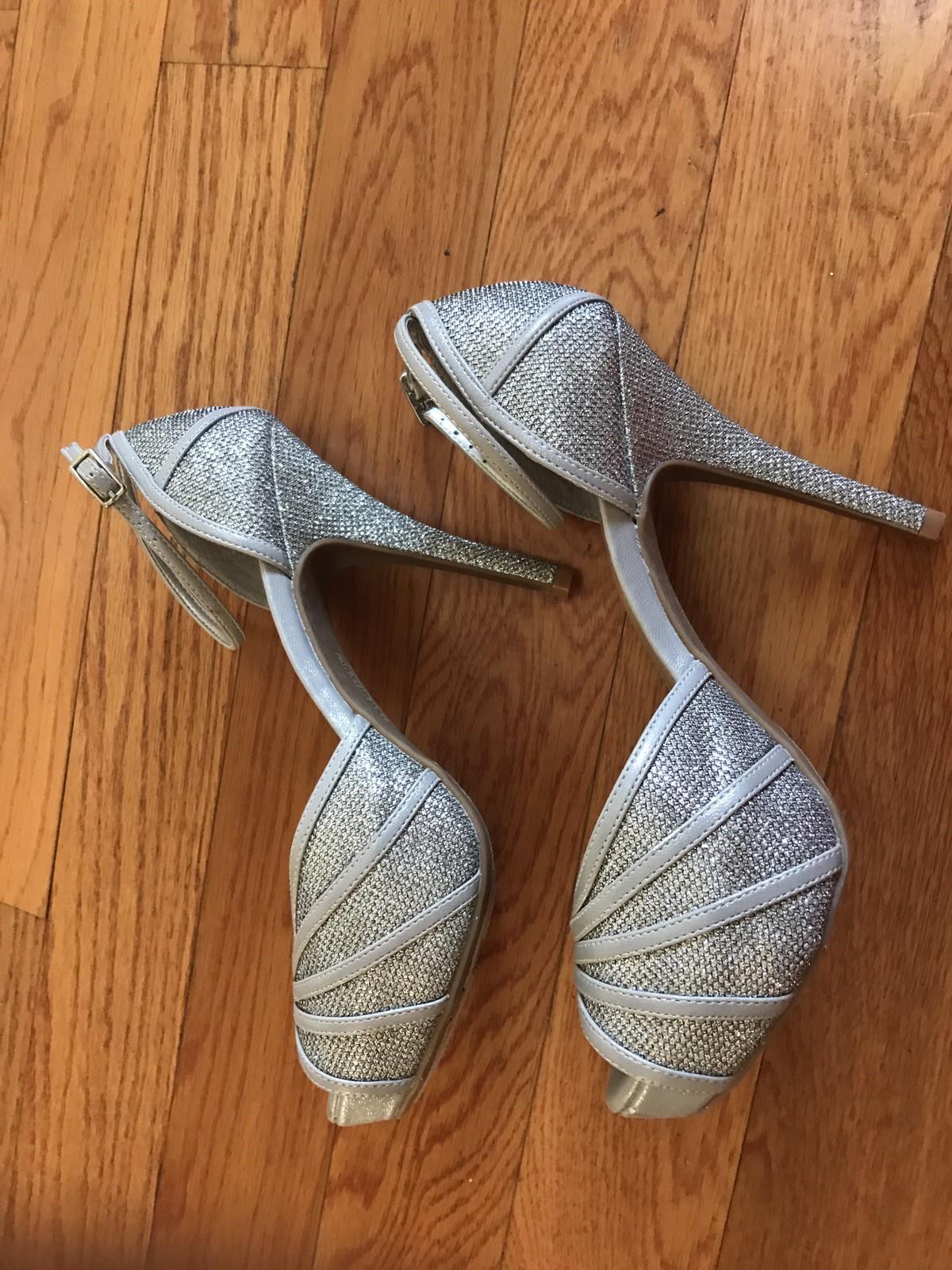 10-4651.jpg Fergalicious Shoes Size 9M Silver Shiny Platform Open Toe Ankle Strap Pumps